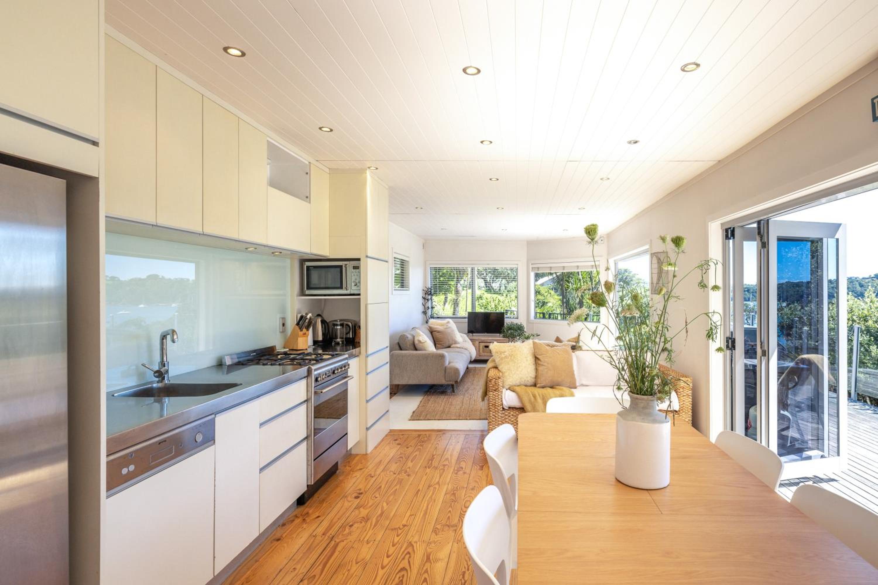 Tawa Cottage - Coast & Country view 3