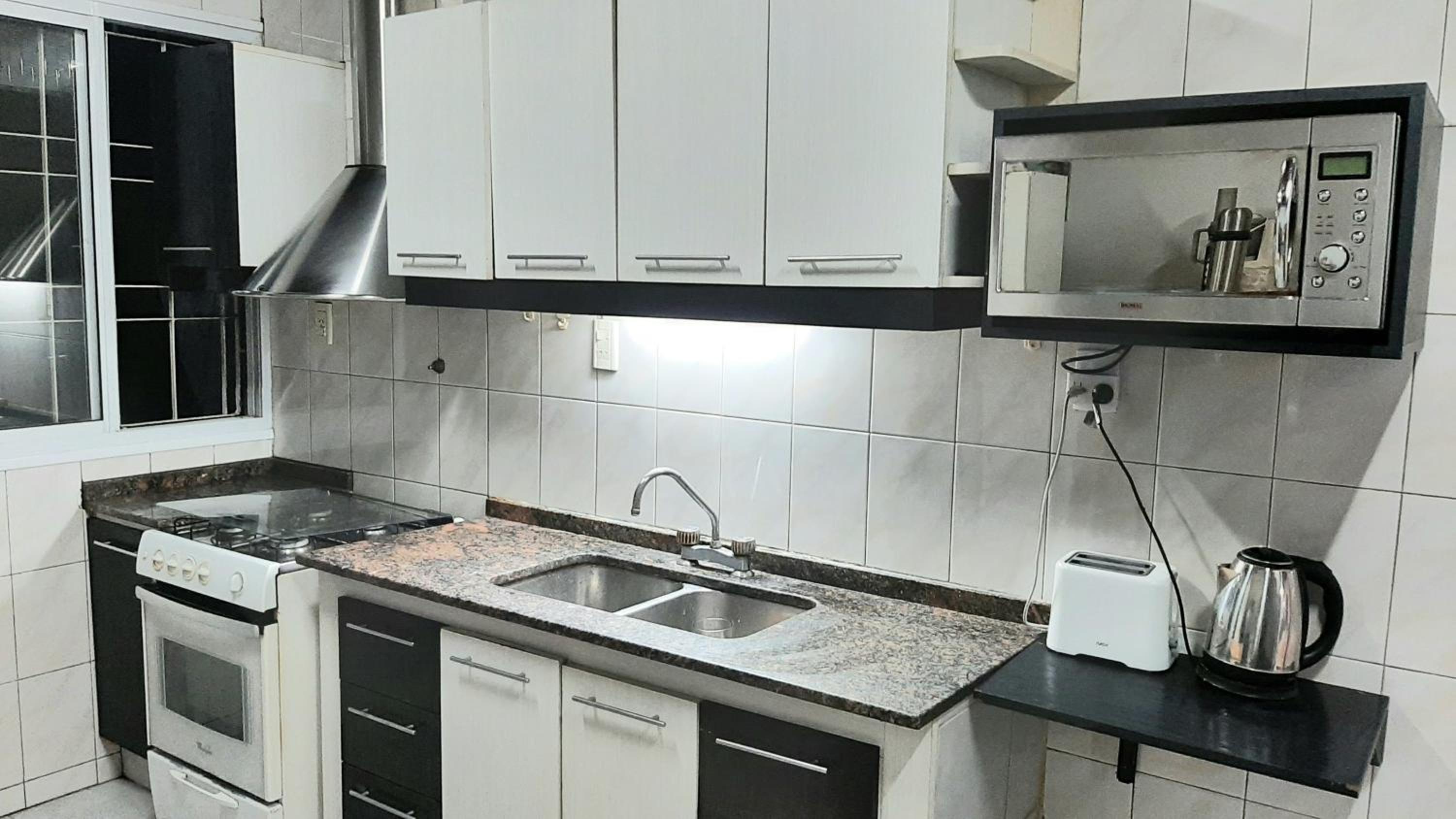 Casa Ideal en Mendoza Centro, Autocheckin, Patio con Parrilla y Parking privado Gratis a 100 mts
