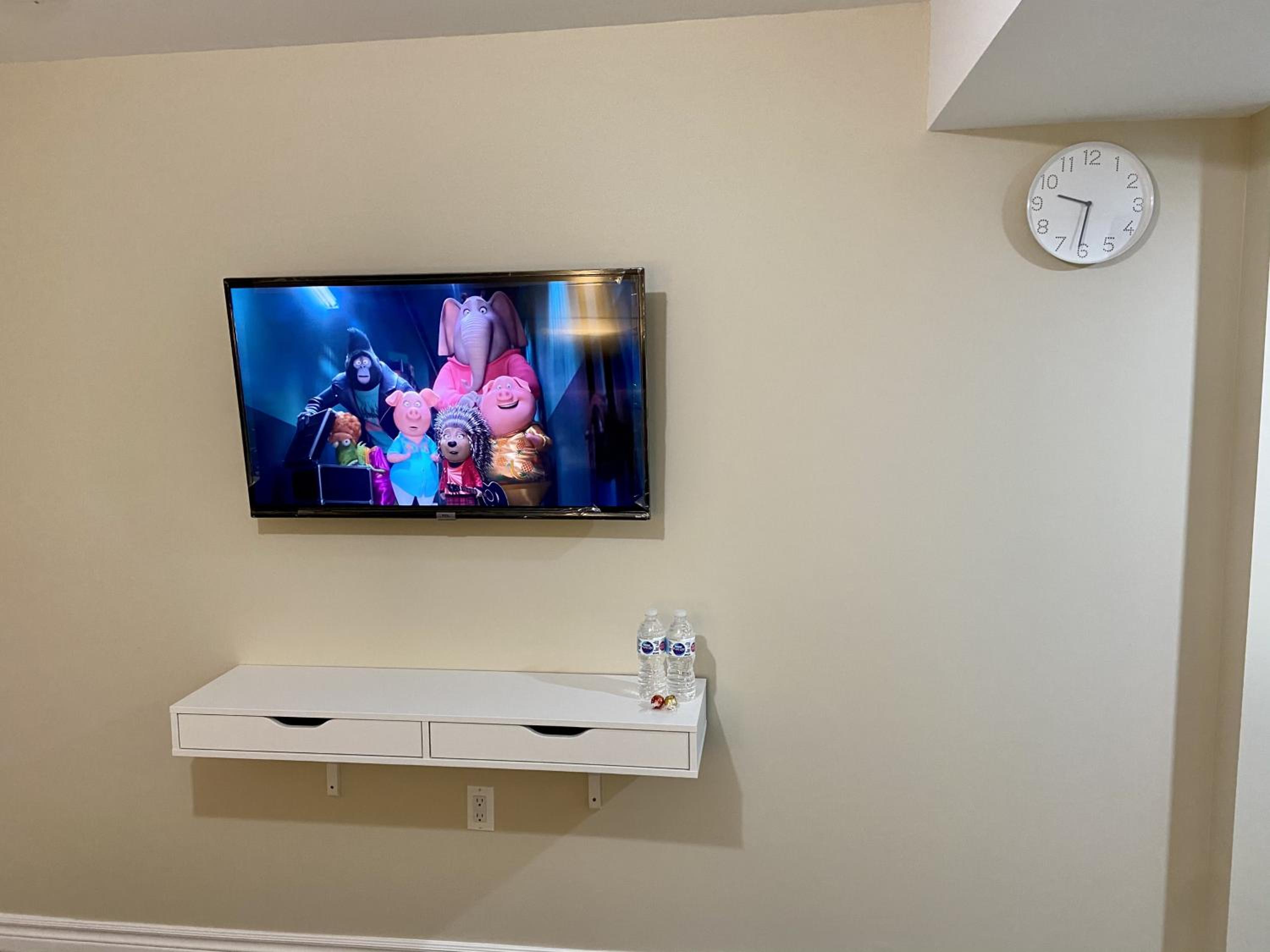 Affordable Room with FREE Parking in Newmarket ON