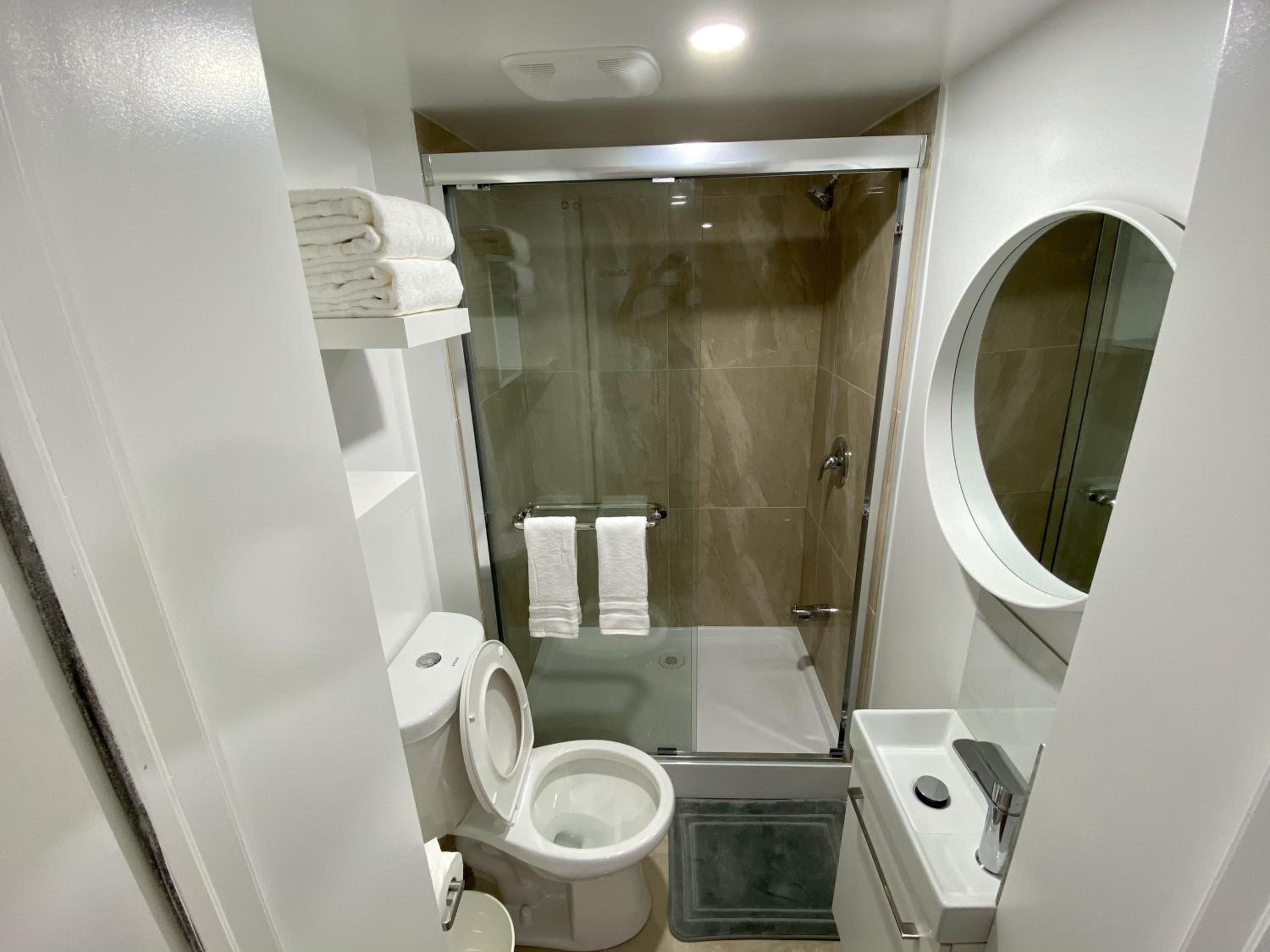 Affordable Room with FREE Parking in Newmarket ON
