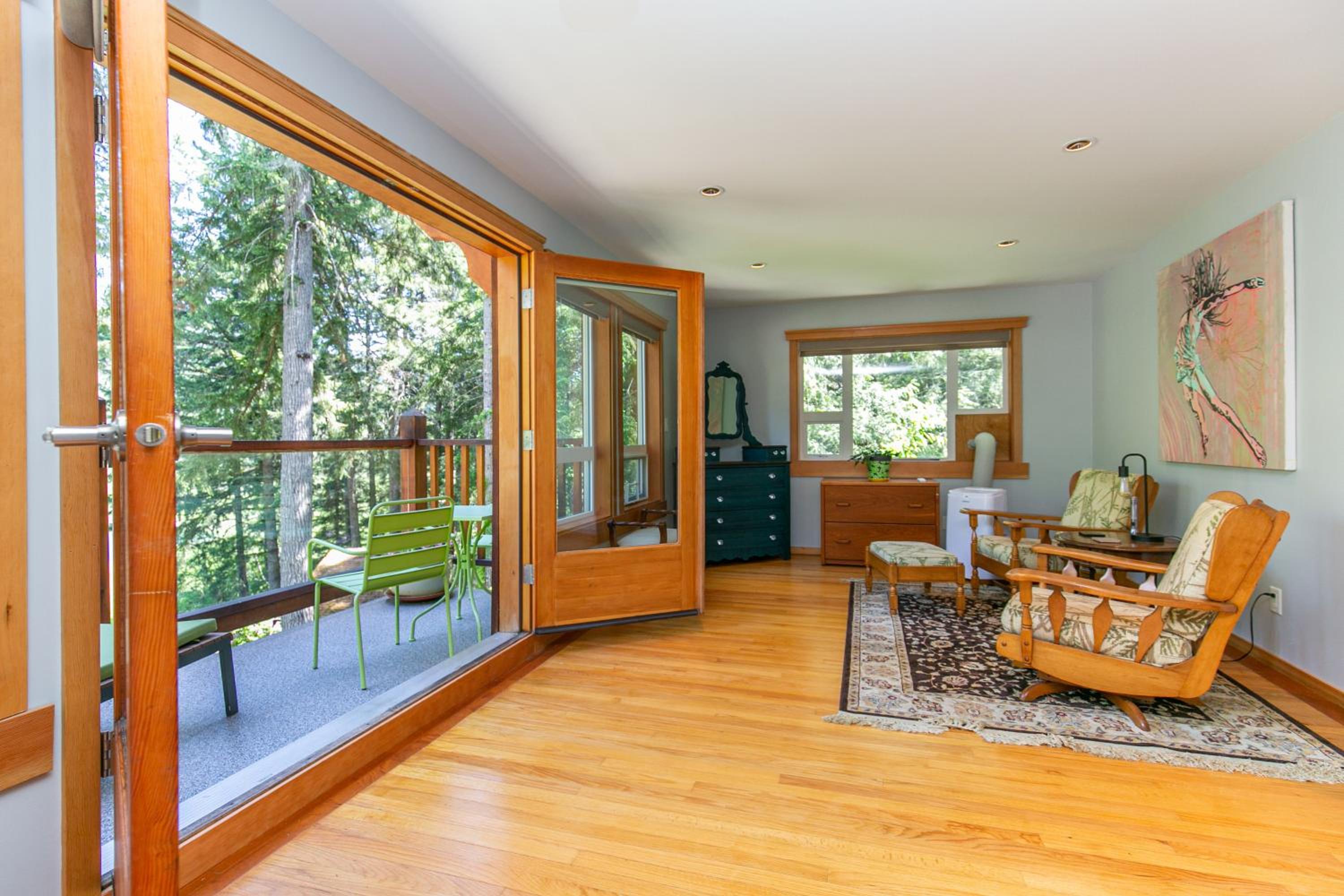 Chateau Shawnigan 2BD in West Shawn Lake