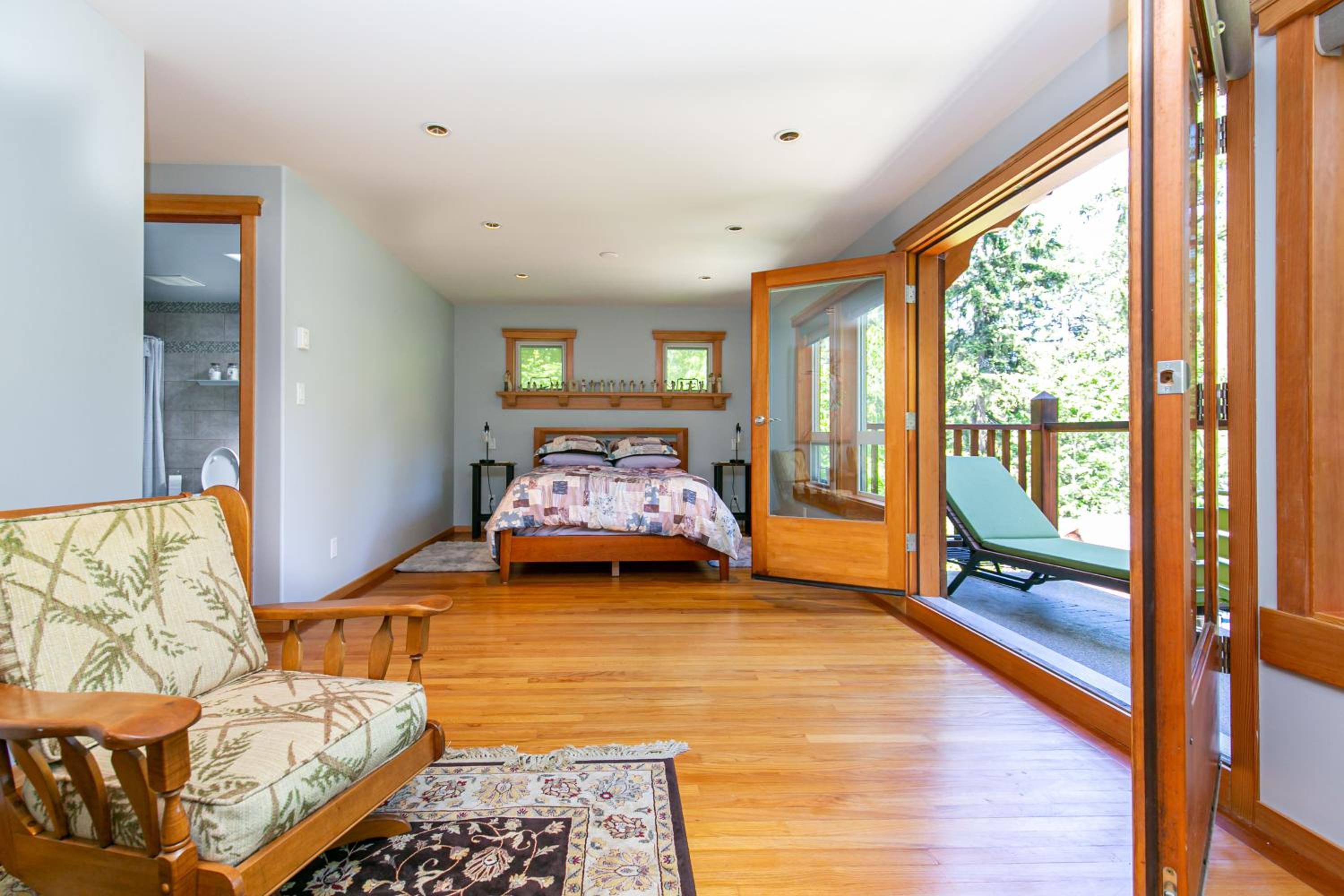 Chateau Shawnigan 2BD in West Shawn Lake