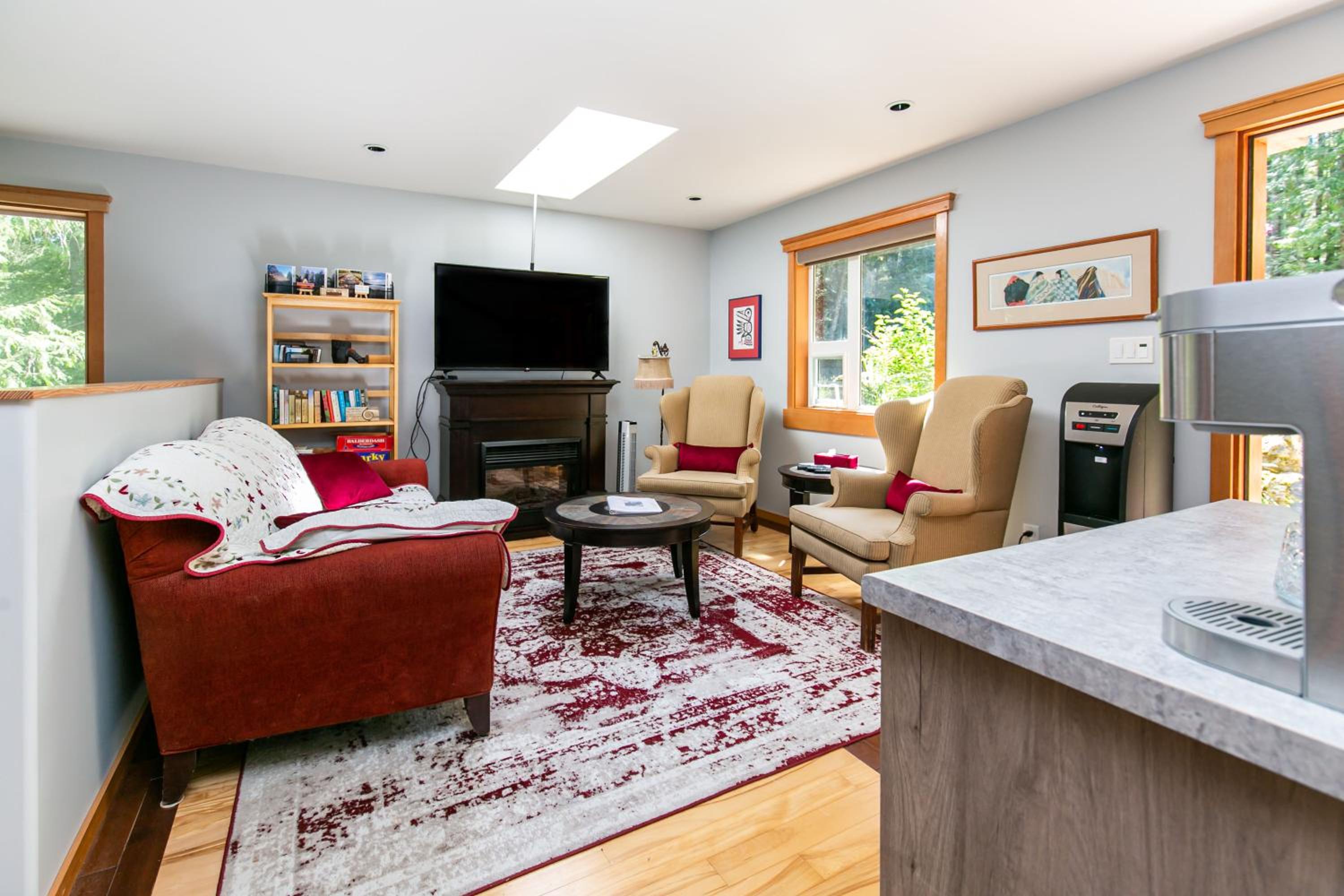 Chateau Shawnigan 2BD in West Shawn Lake