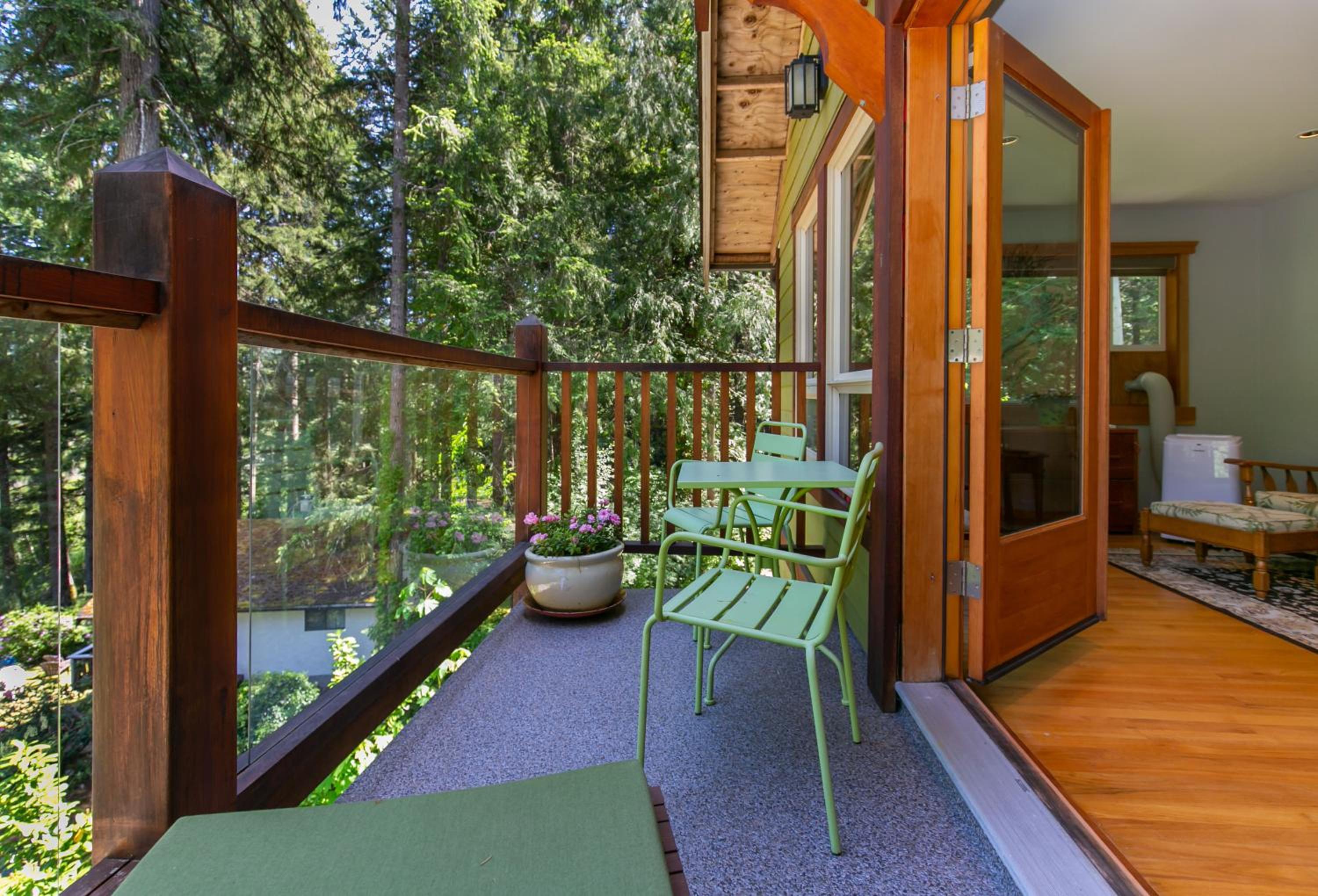 Chateau Shawnigan 2BD in West Shawn Lake
