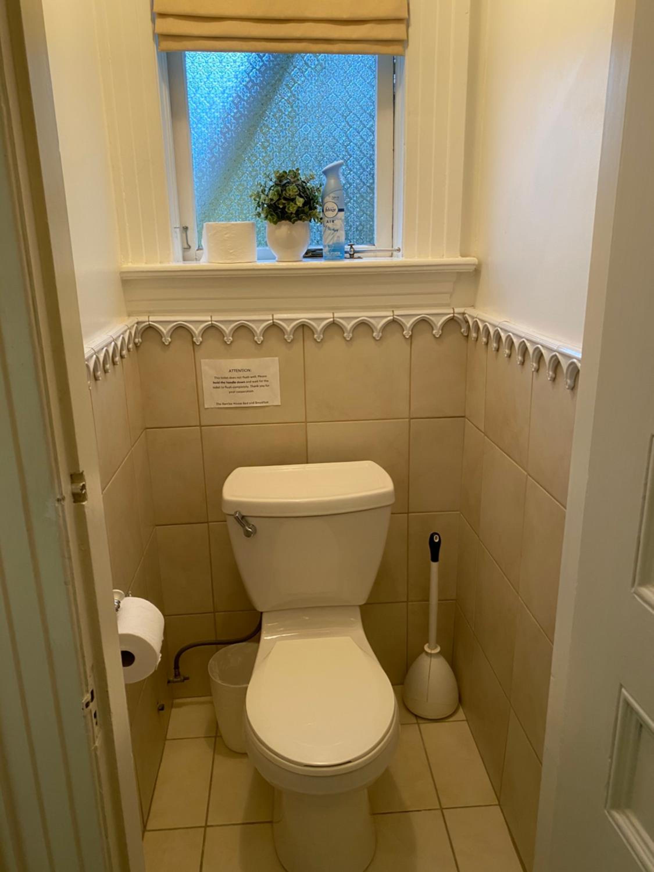 Barclay House Bed and Breakfast - Image 2