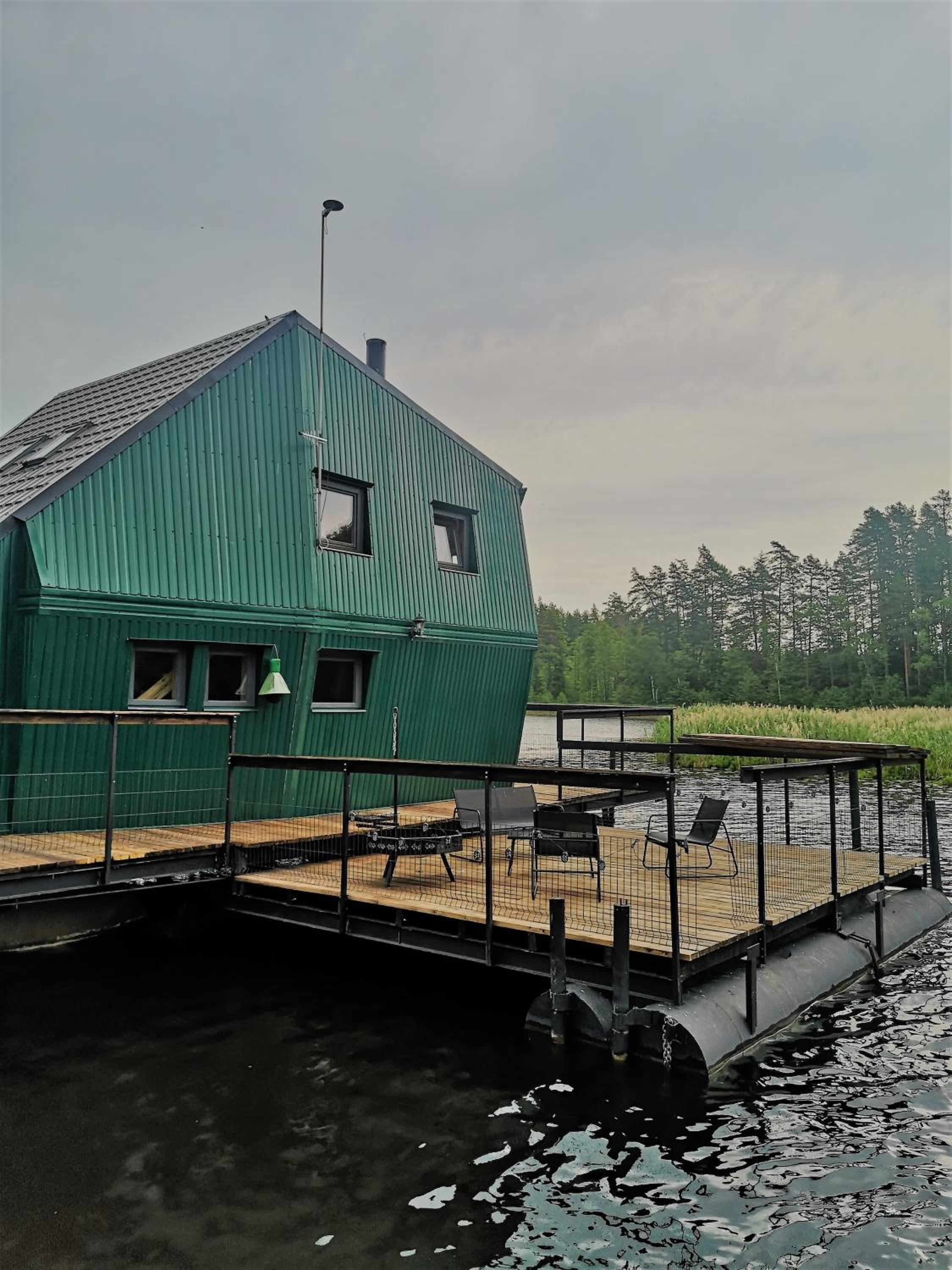Floating guest house Musters view 2
