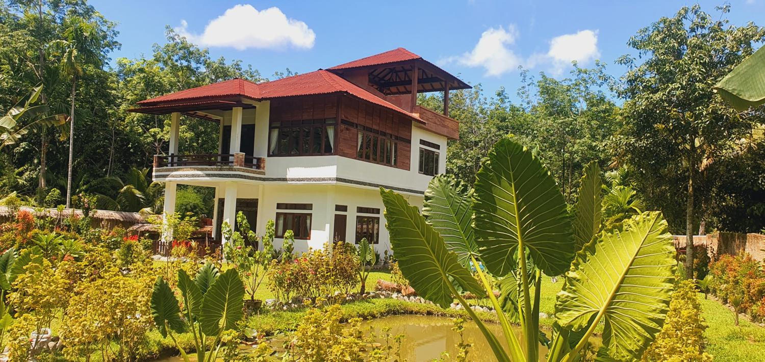 Sumatra Cheeky Monkeys Villa, Trekking and Tours