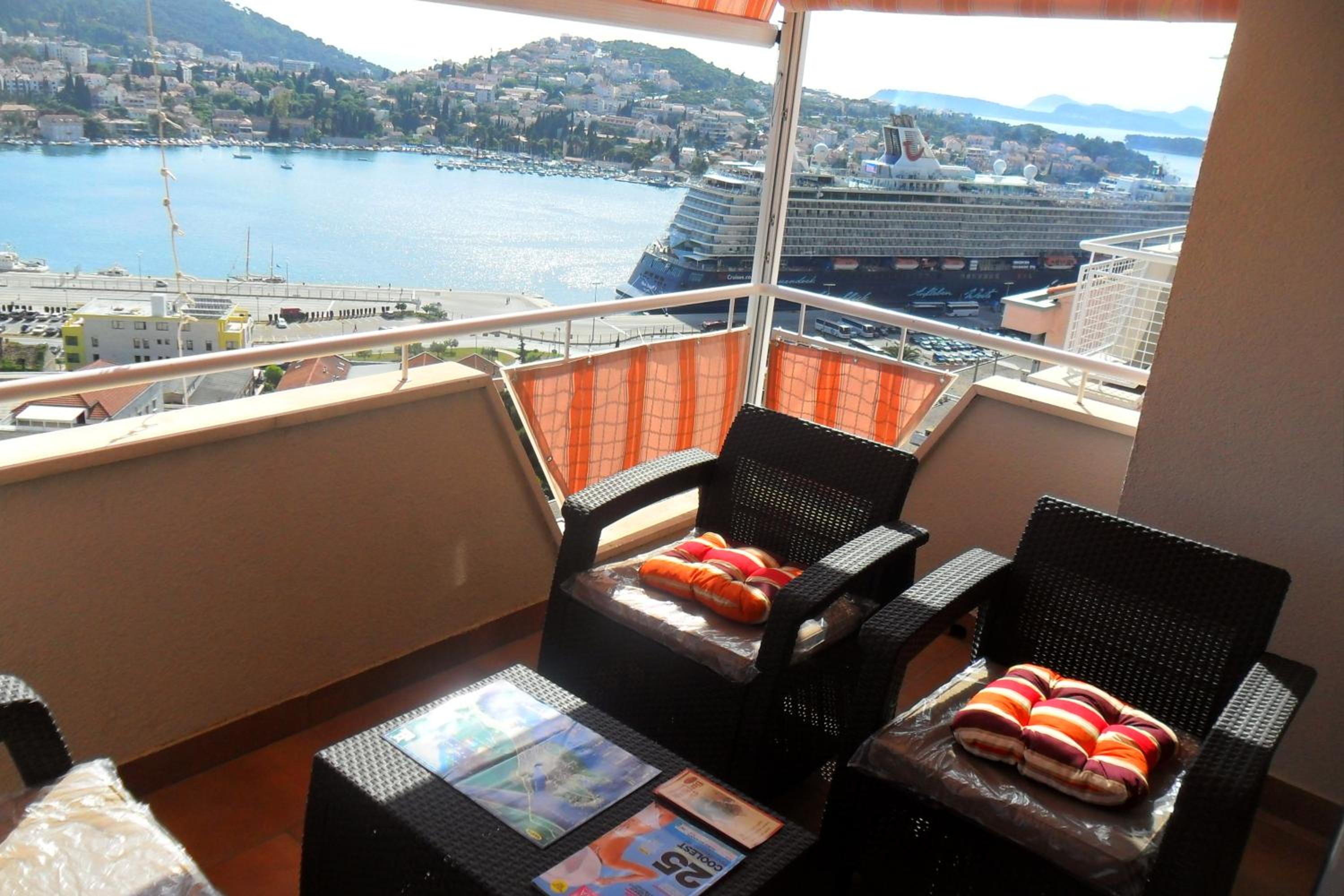 Apartment ANELA with large common tarrace and beautiful sea view