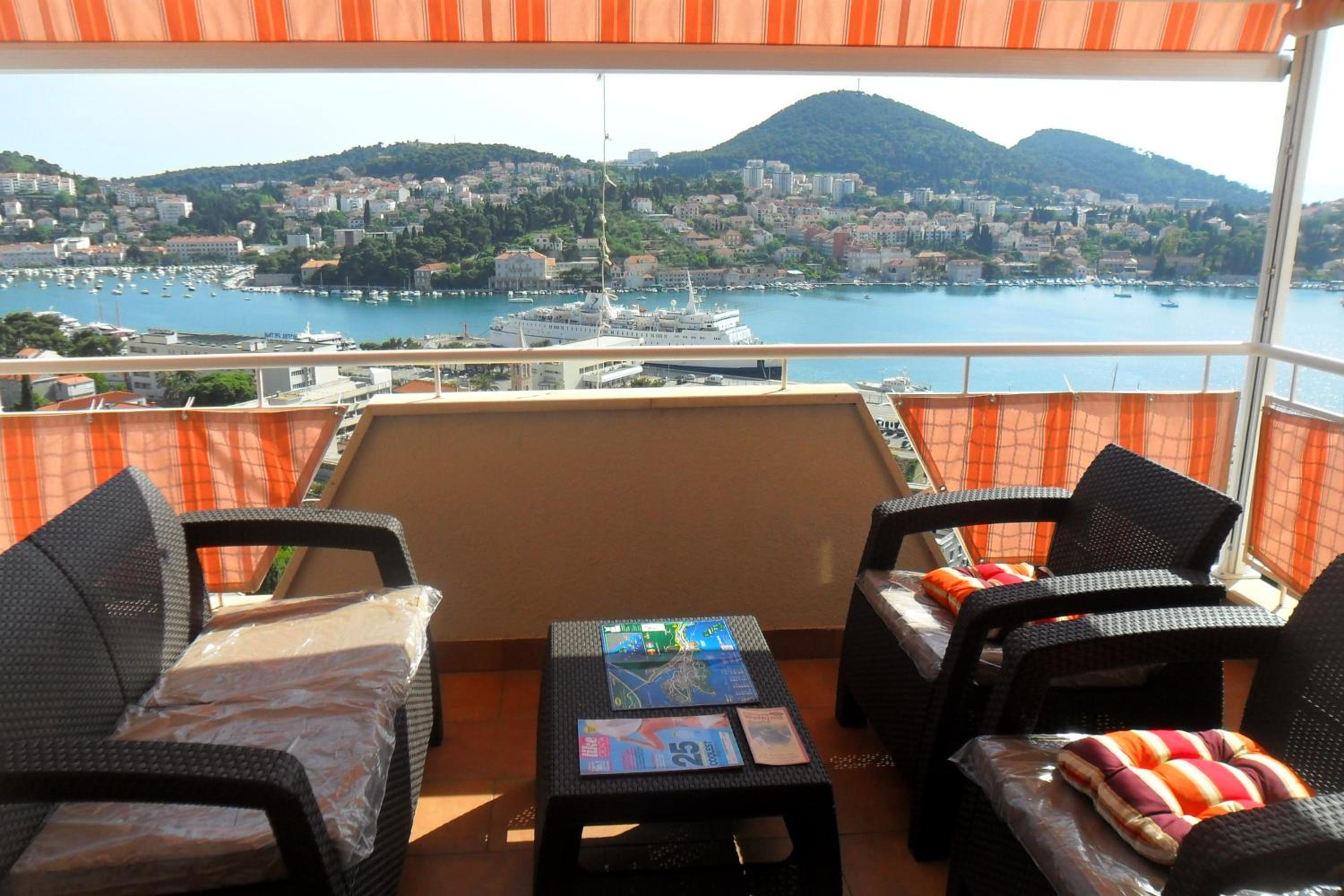 Apartment ANELA with large common tarrace and beautiful sea view