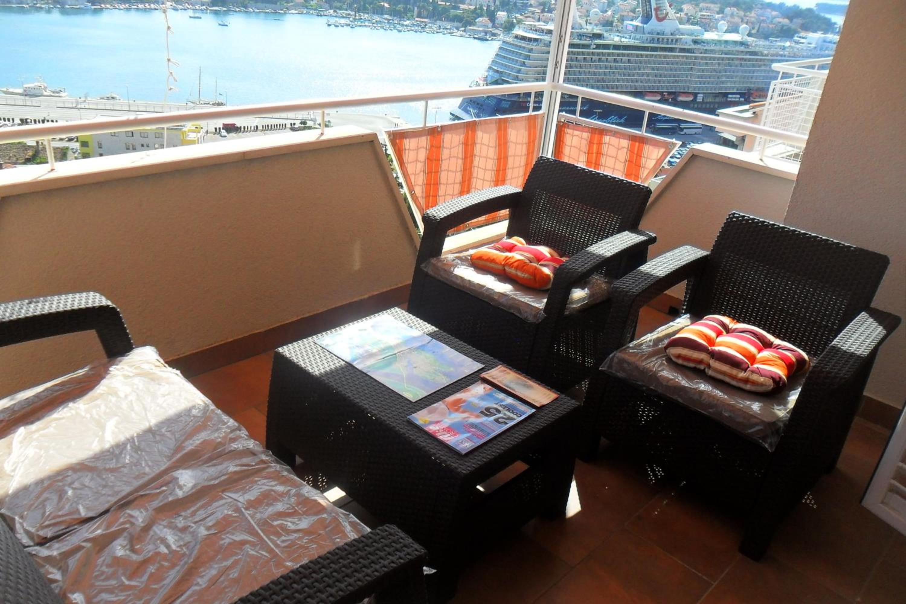 Apartment ANELA with large common tarrace and beautiful sea view