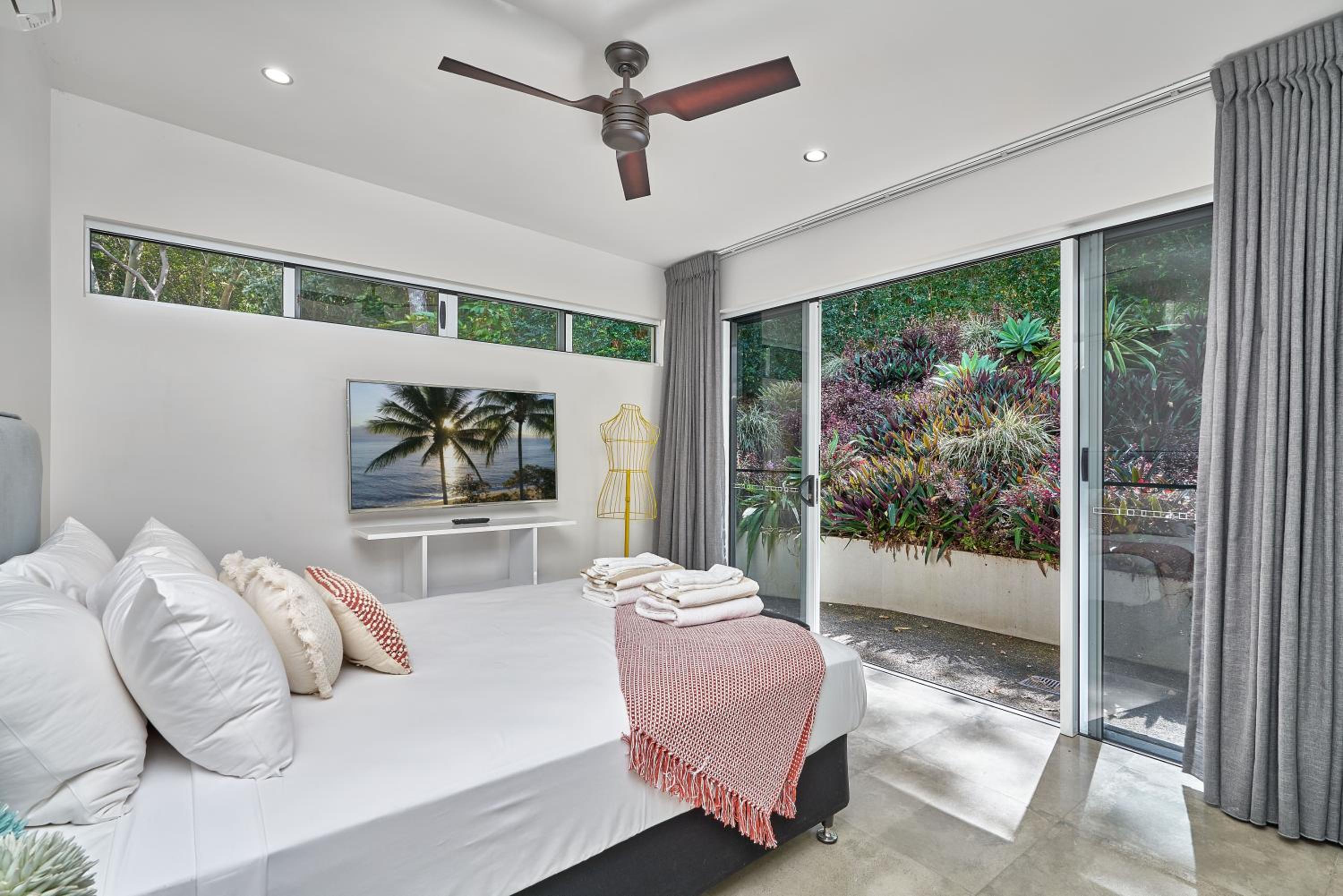 Canopy Views Luxury Holiday House Palm Cove