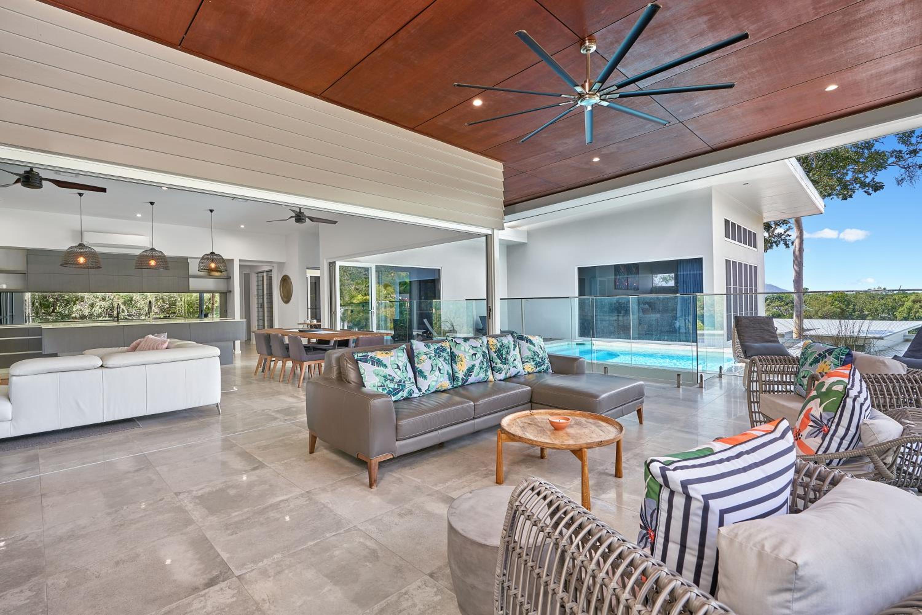 Canopy Views Luxury Holiday House Palm Cove