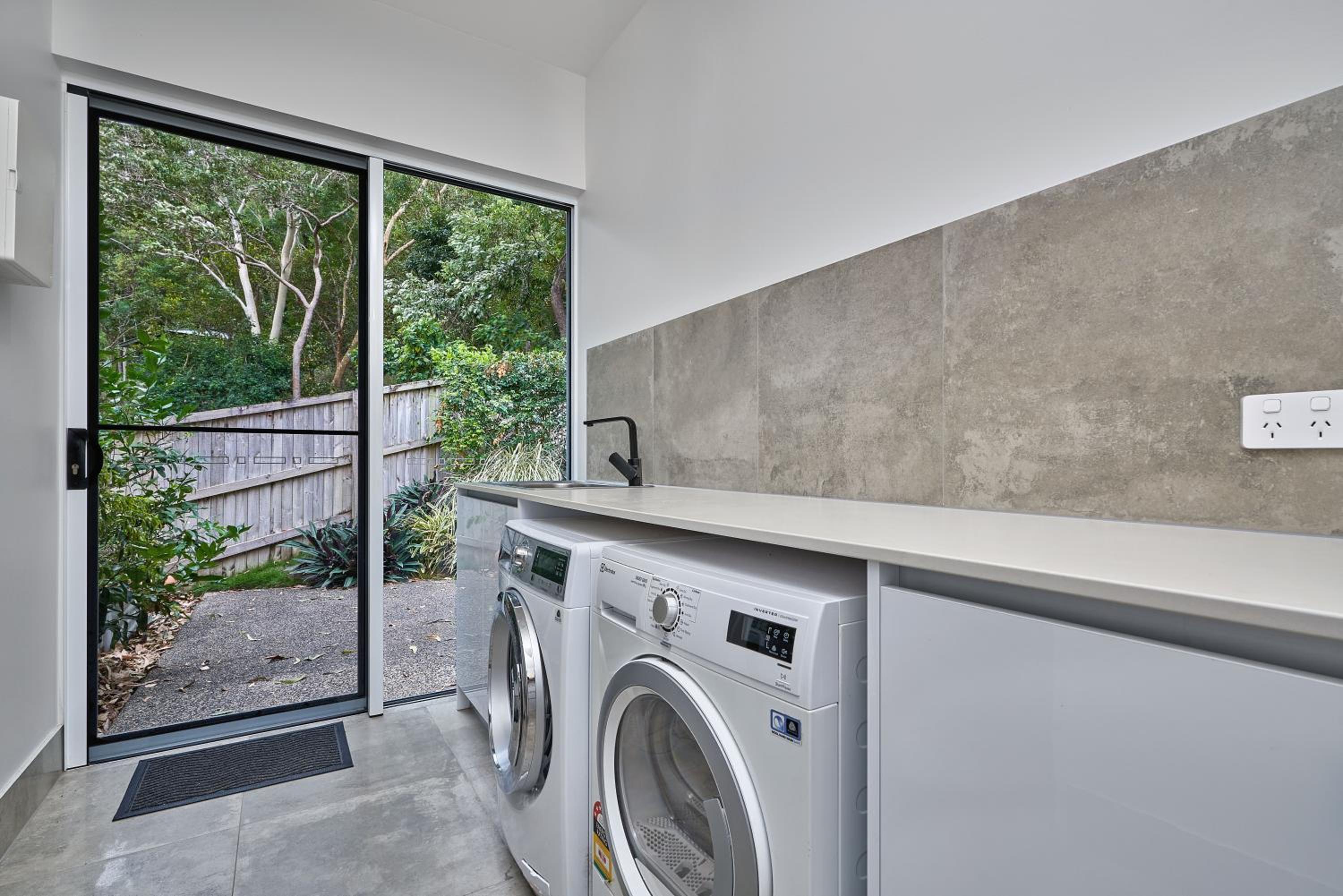 Canopy Views Luxury Holiday House Palm Cove