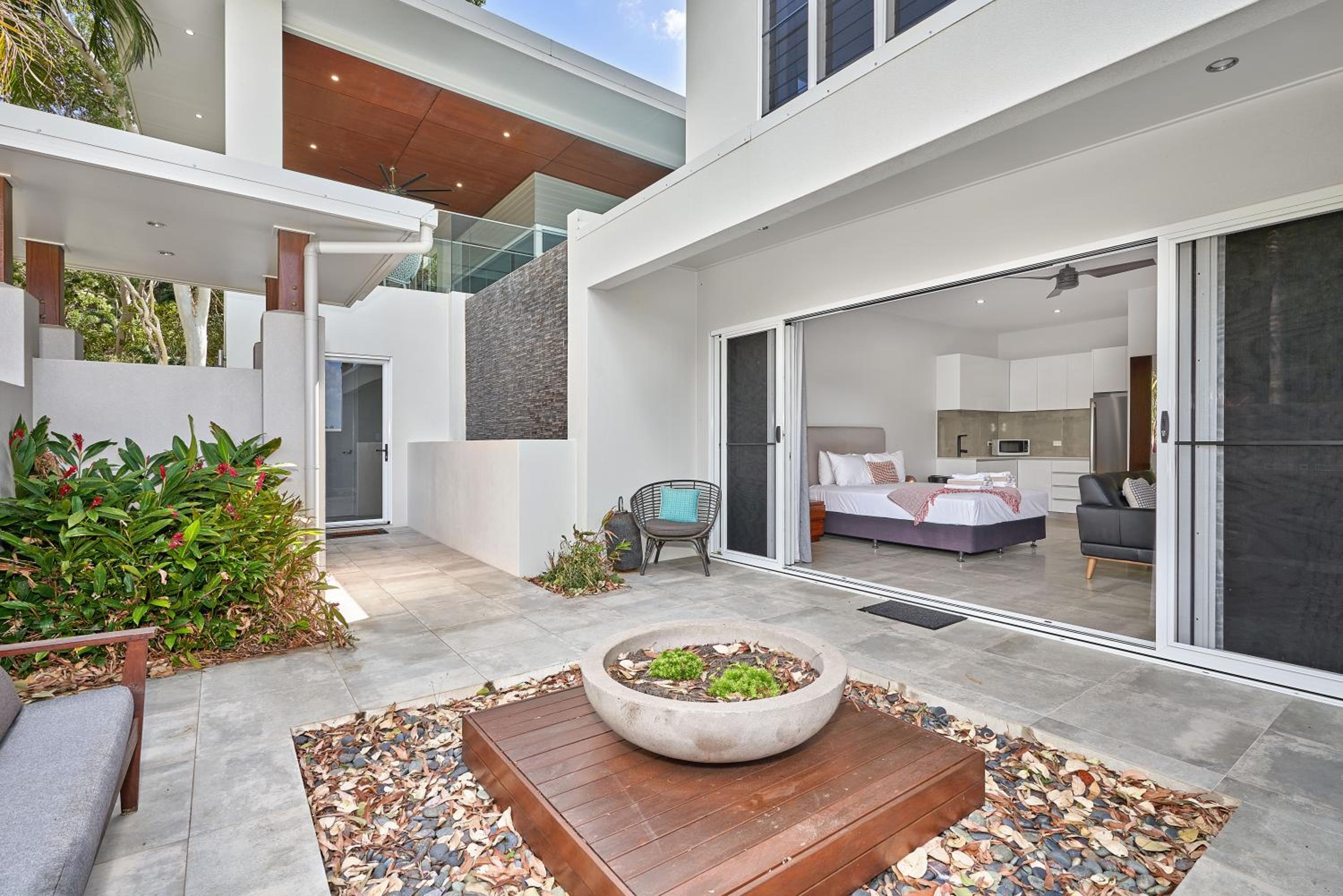 Canopy Views Luxury Holiday House Palm Cove