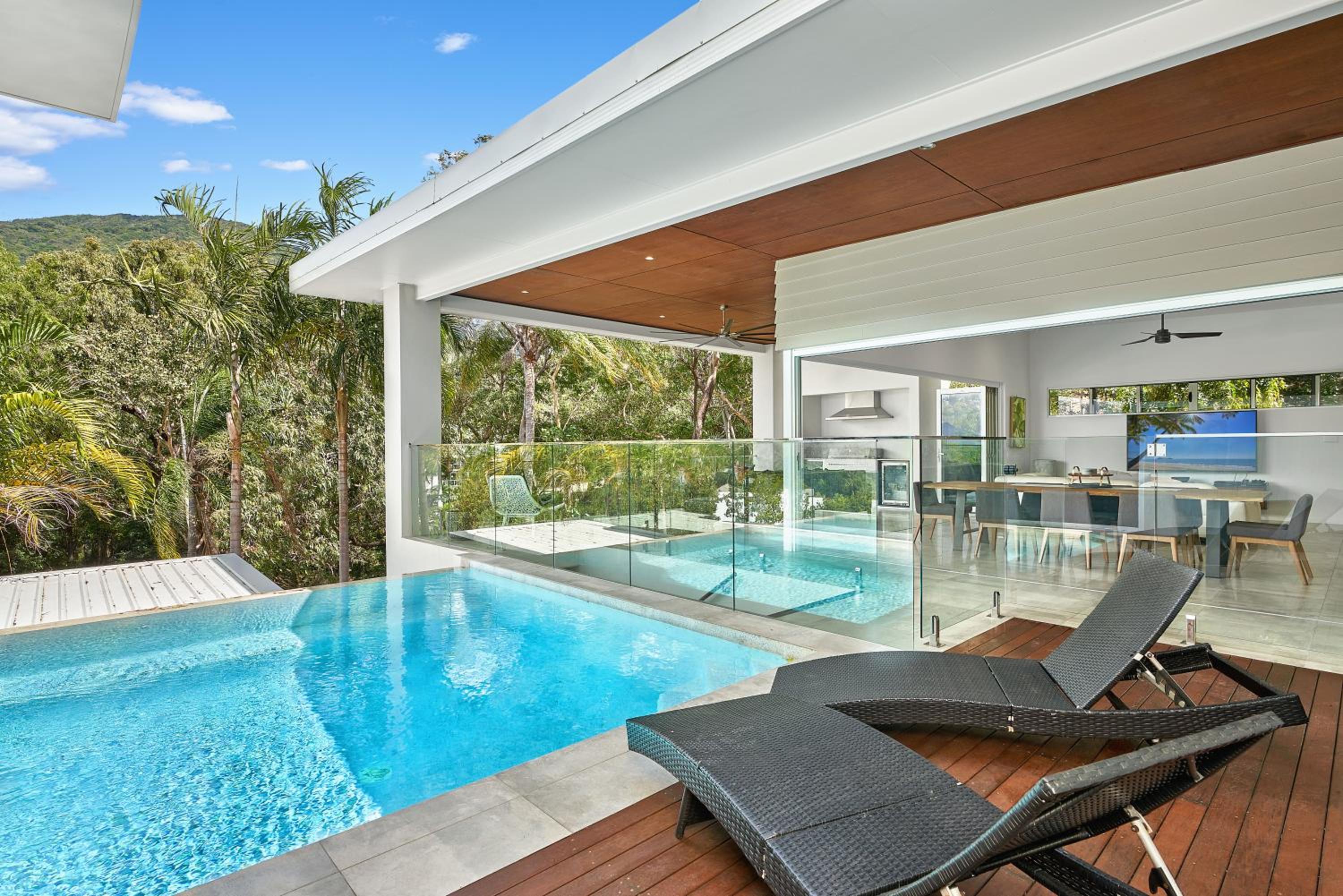 Canopy Views Luxury Holiday House Palm Cove