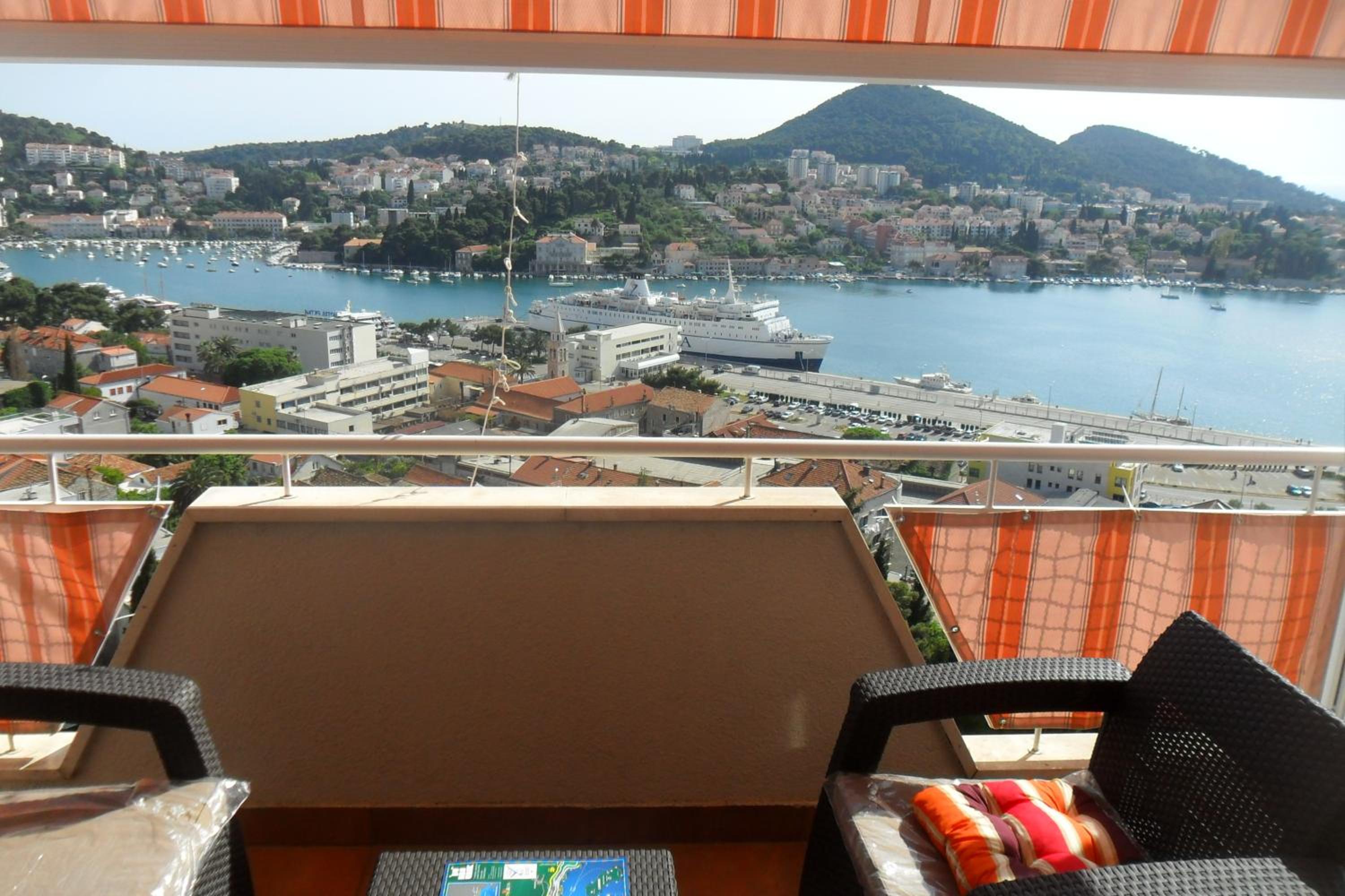Apartment ANELA with large common tarrace and beautiful sea view