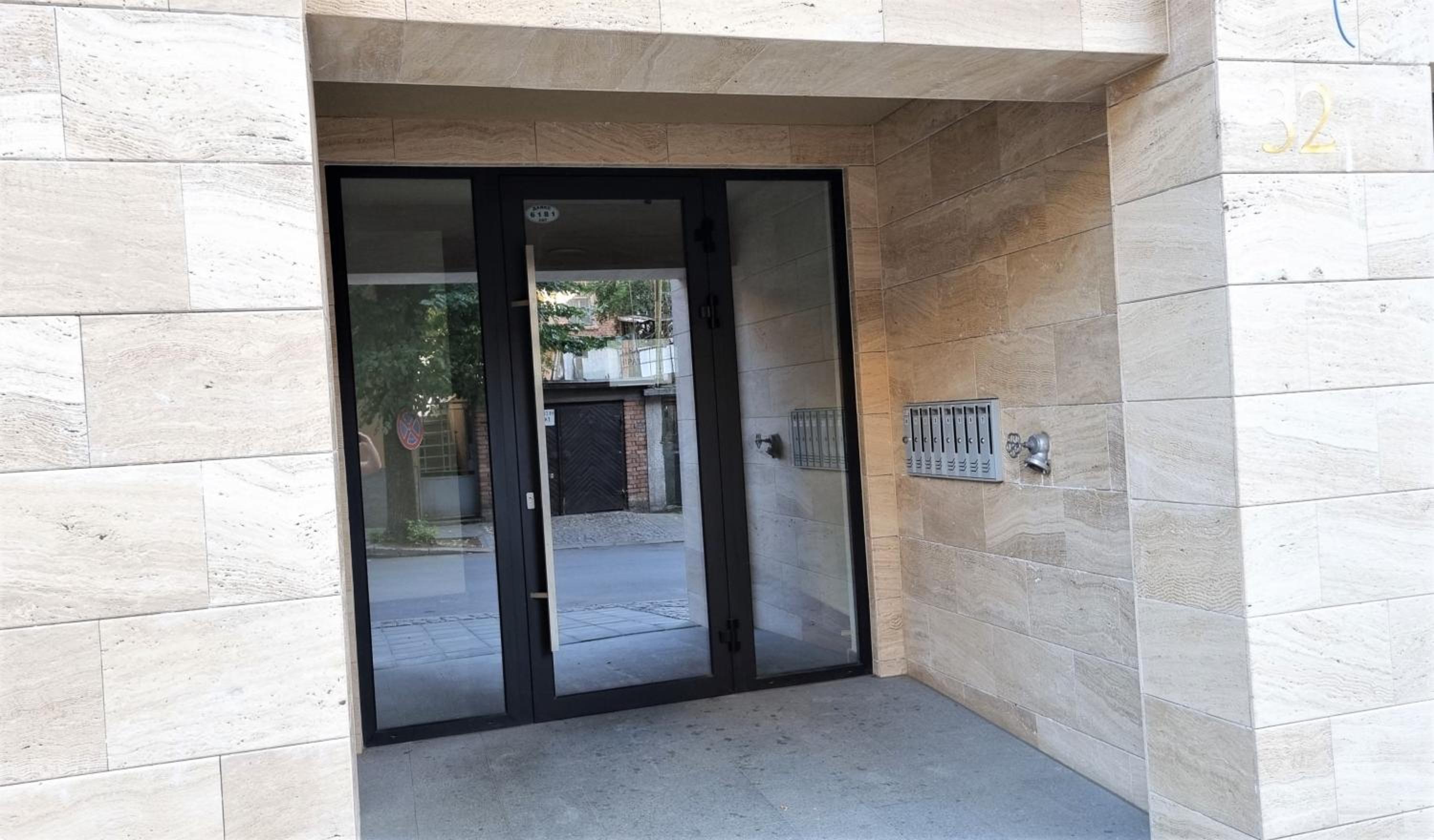 Luxury Quiet Apartment in the City Center