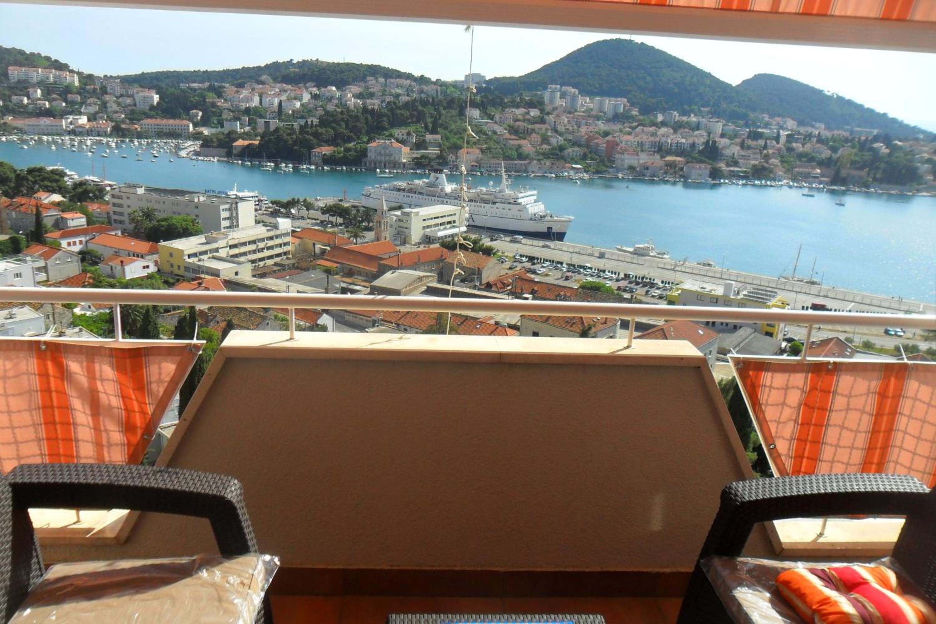 Apartment ANELA with large common tarrace and beautiful sea view