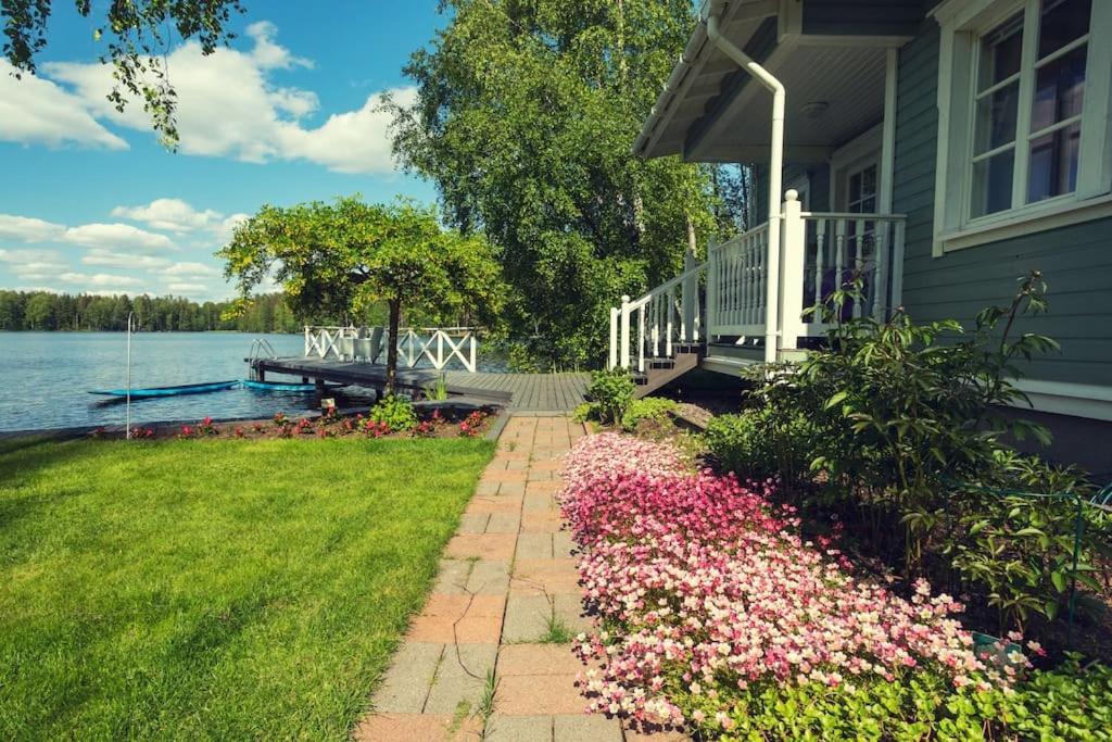 Villa Kesätie - Lakeside Paradise