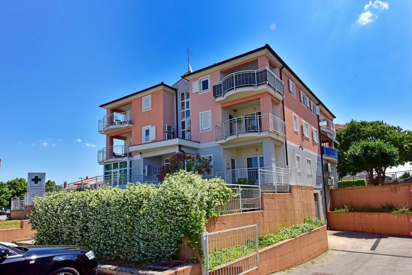 Deluxe Sea-View Apartment in Tar