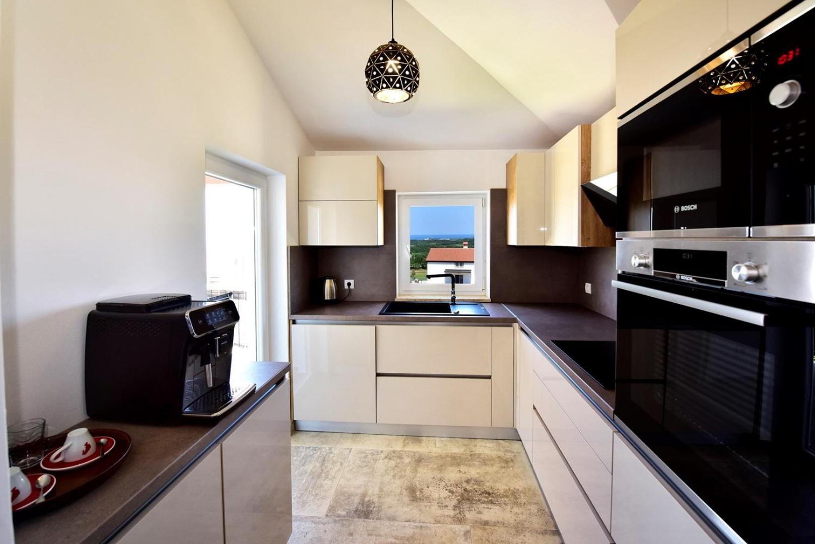 Deluxe Sea-View Apartment in Tar