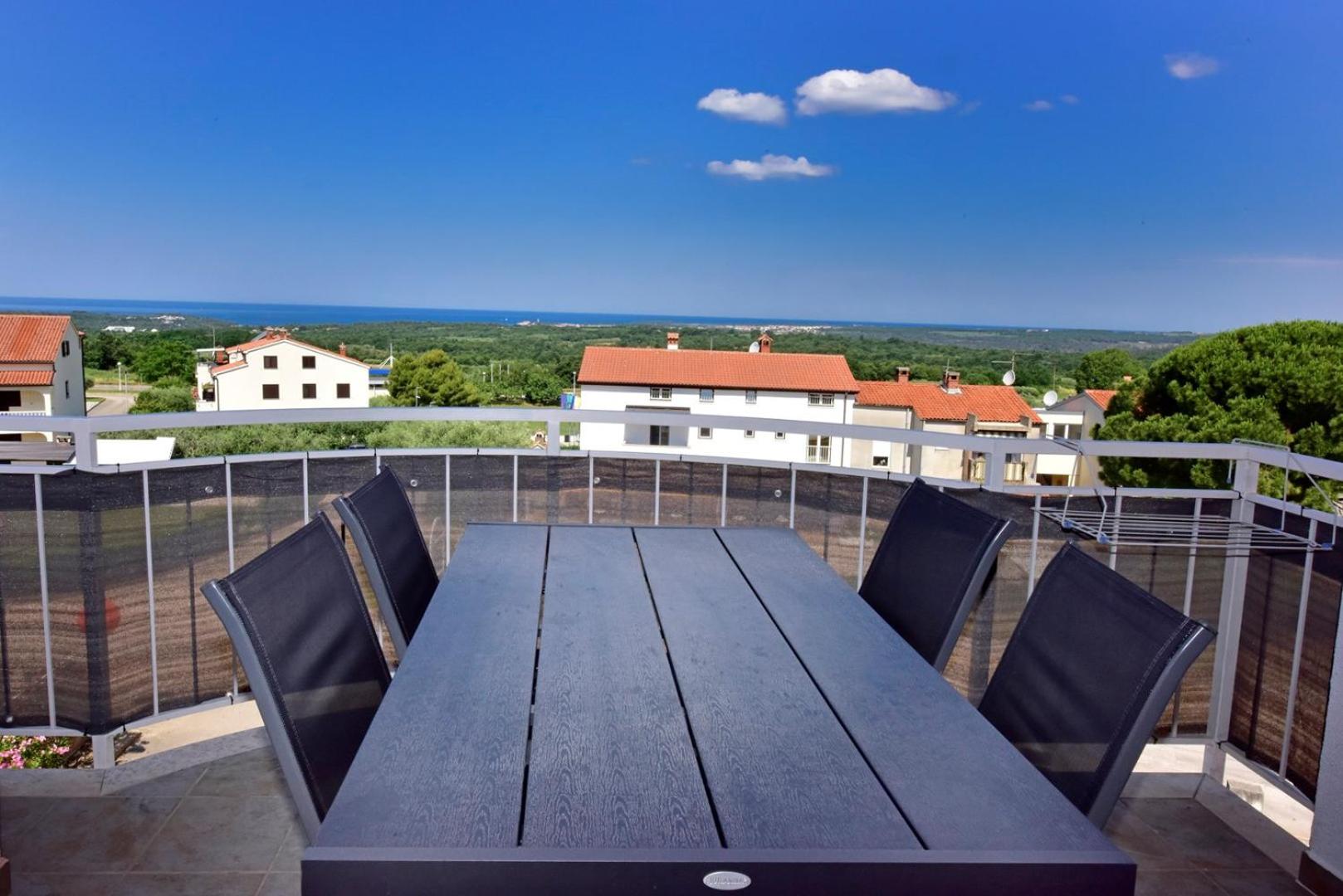 Deluxe Sea-View Apartment in Tar