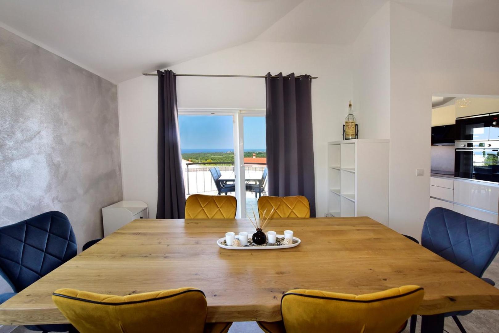 Deluxe Sea-View Apartment in Tar