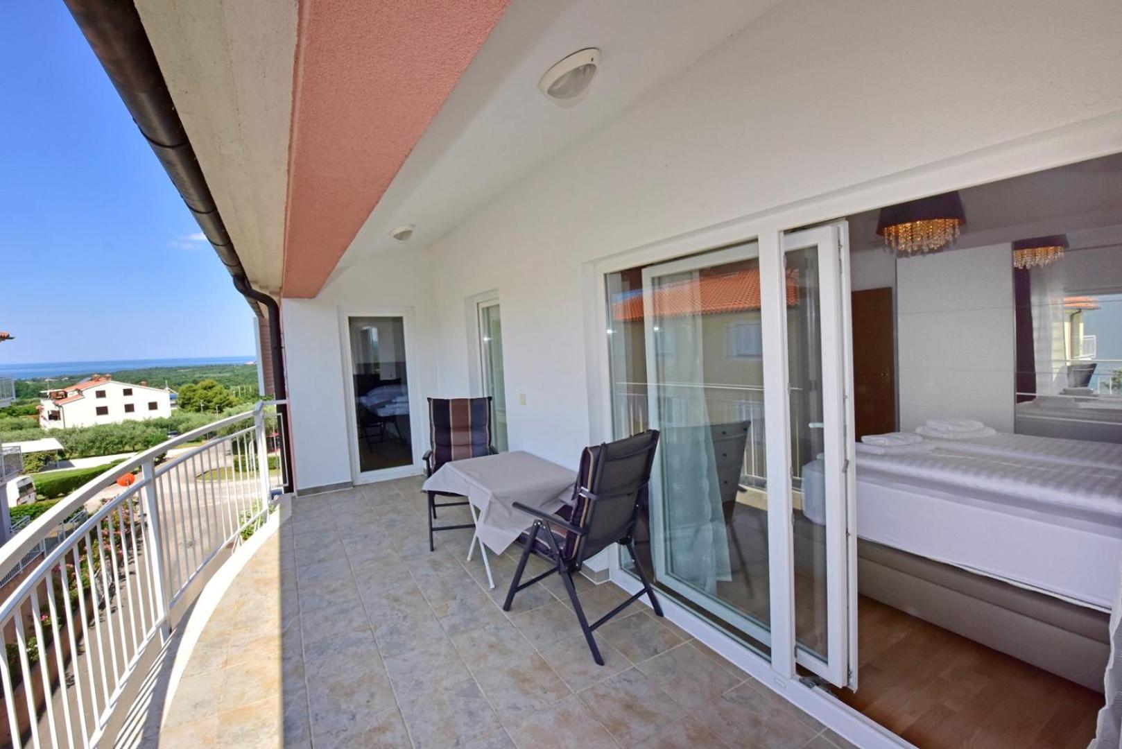 Deluxe Sea-View Apartment in Tar