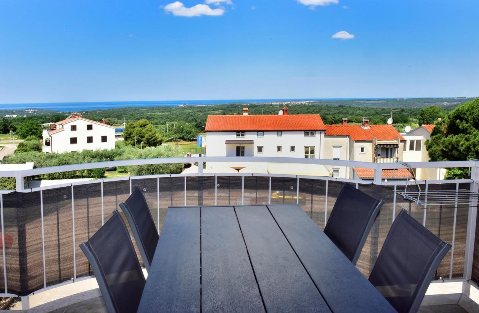 Deluxe Sea-View Apartment in Tar