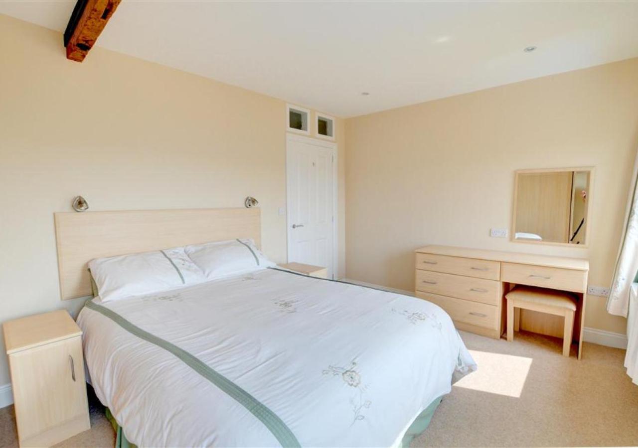 2 Bed in Cowling oc-ds239