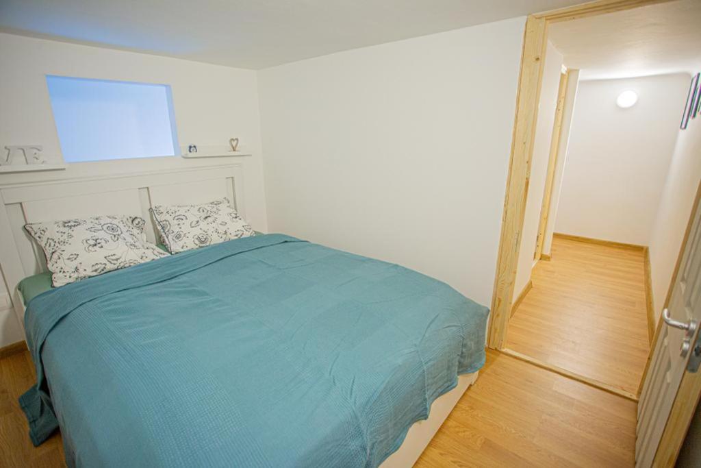 Cosy gallery flat in Akacfa st. view 3