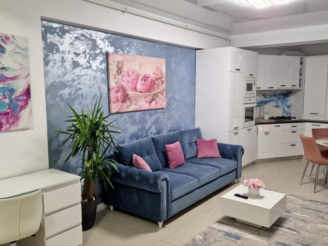 Blue Wave Luxury Apartment Mamaia Nord Azimuth Beach view 5