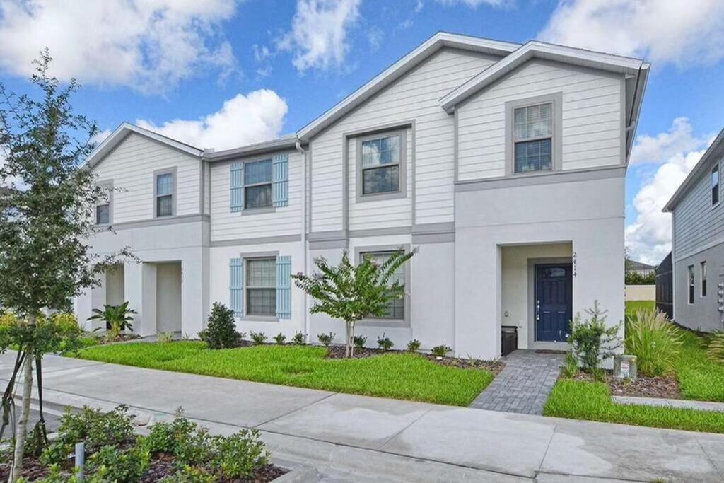 Lovely 5BR4BA w Private Heated Pool & BBQ Grill