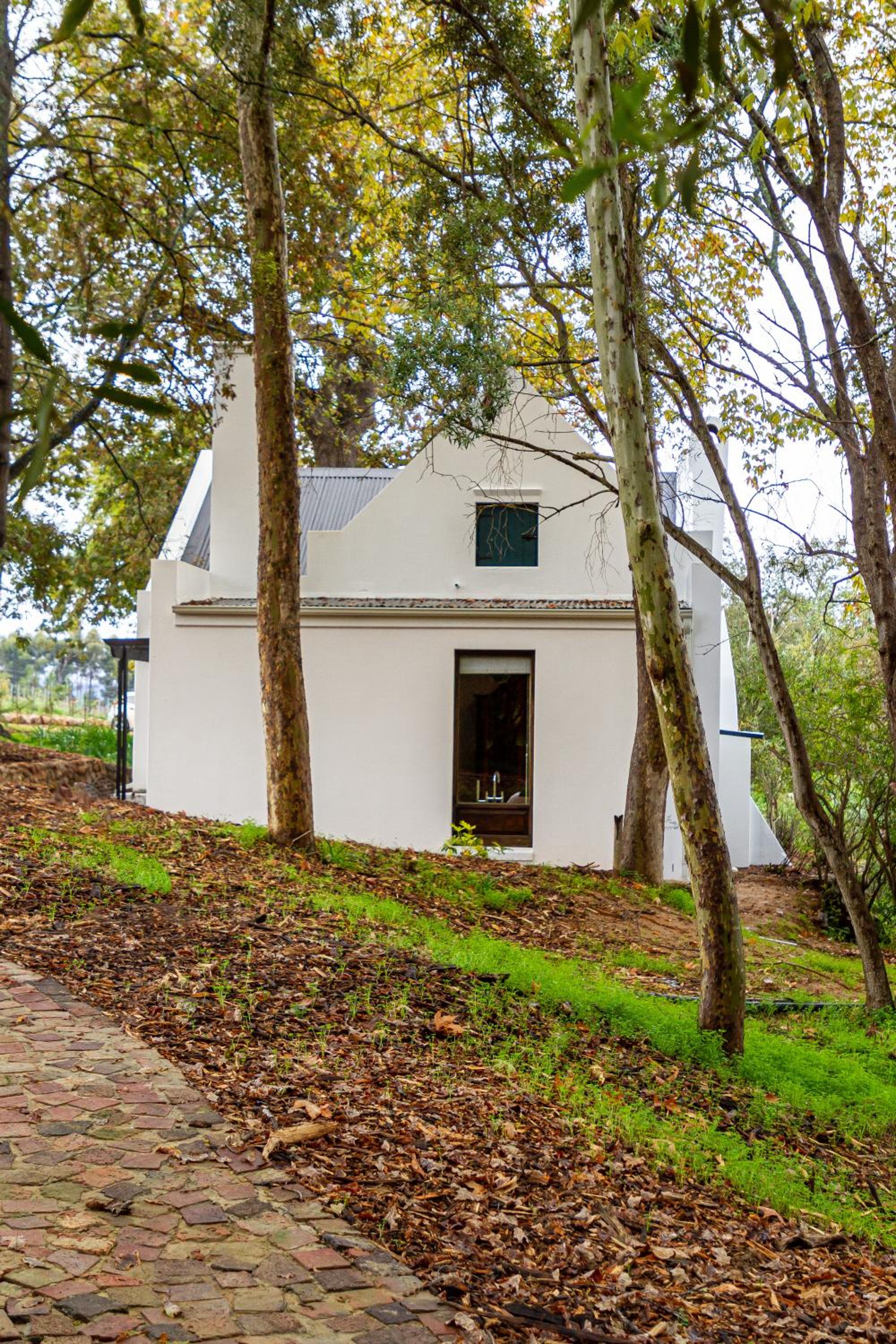 Hotel Plaisir Estate Accommodation - Image 1