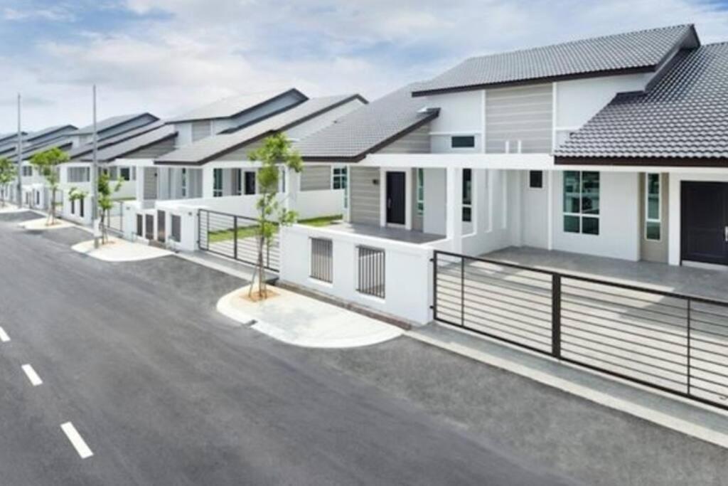 Modern COZY SINGLE STOREY HOUSE ```` ALMA JUSCO BM photo 5