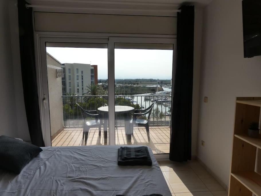 Estudio con vistas, Roses view 4