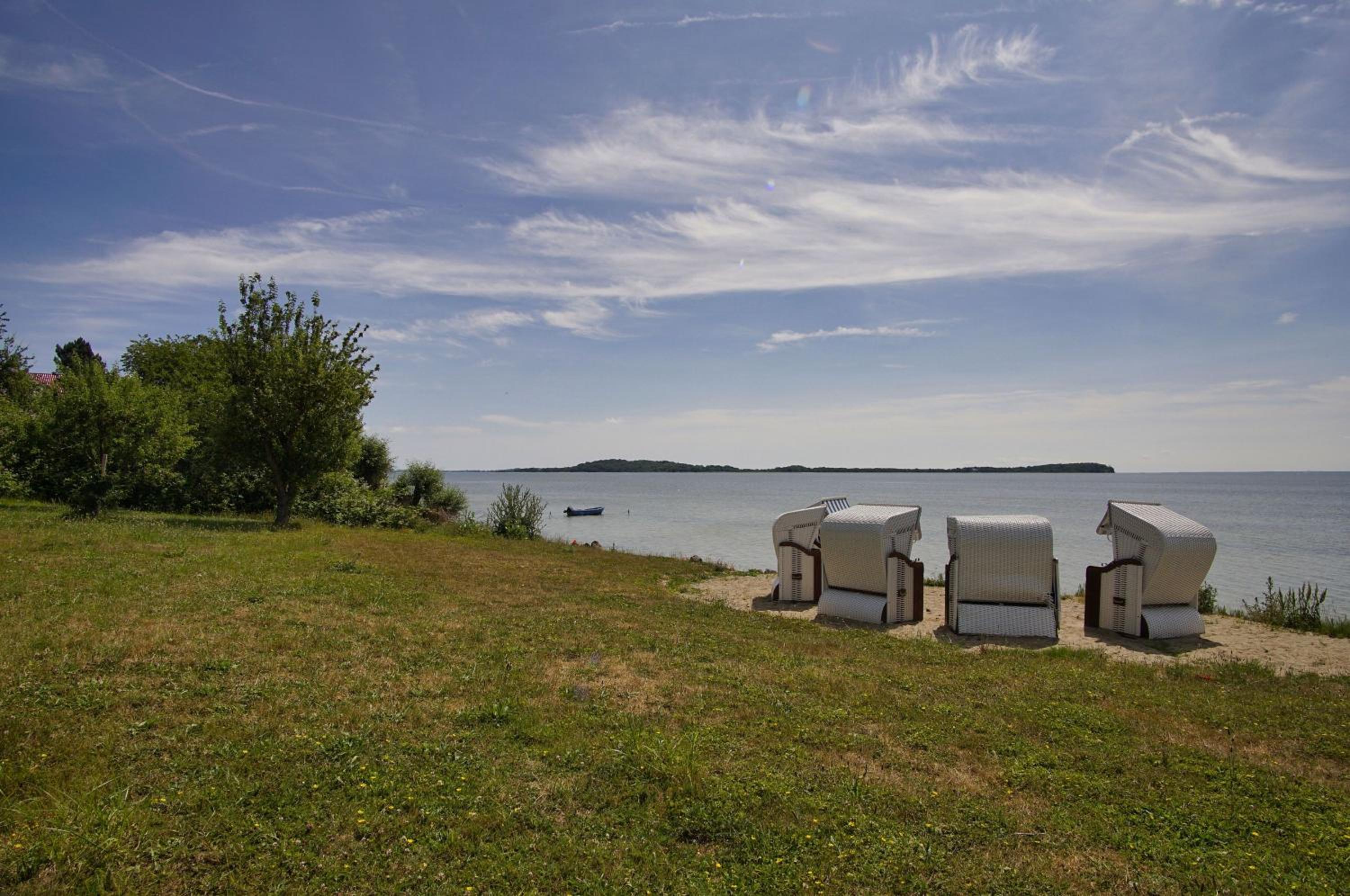strandnahe Idylle am Meer, private Badestelle, Strandkorb - Gutshof Ostseeblick