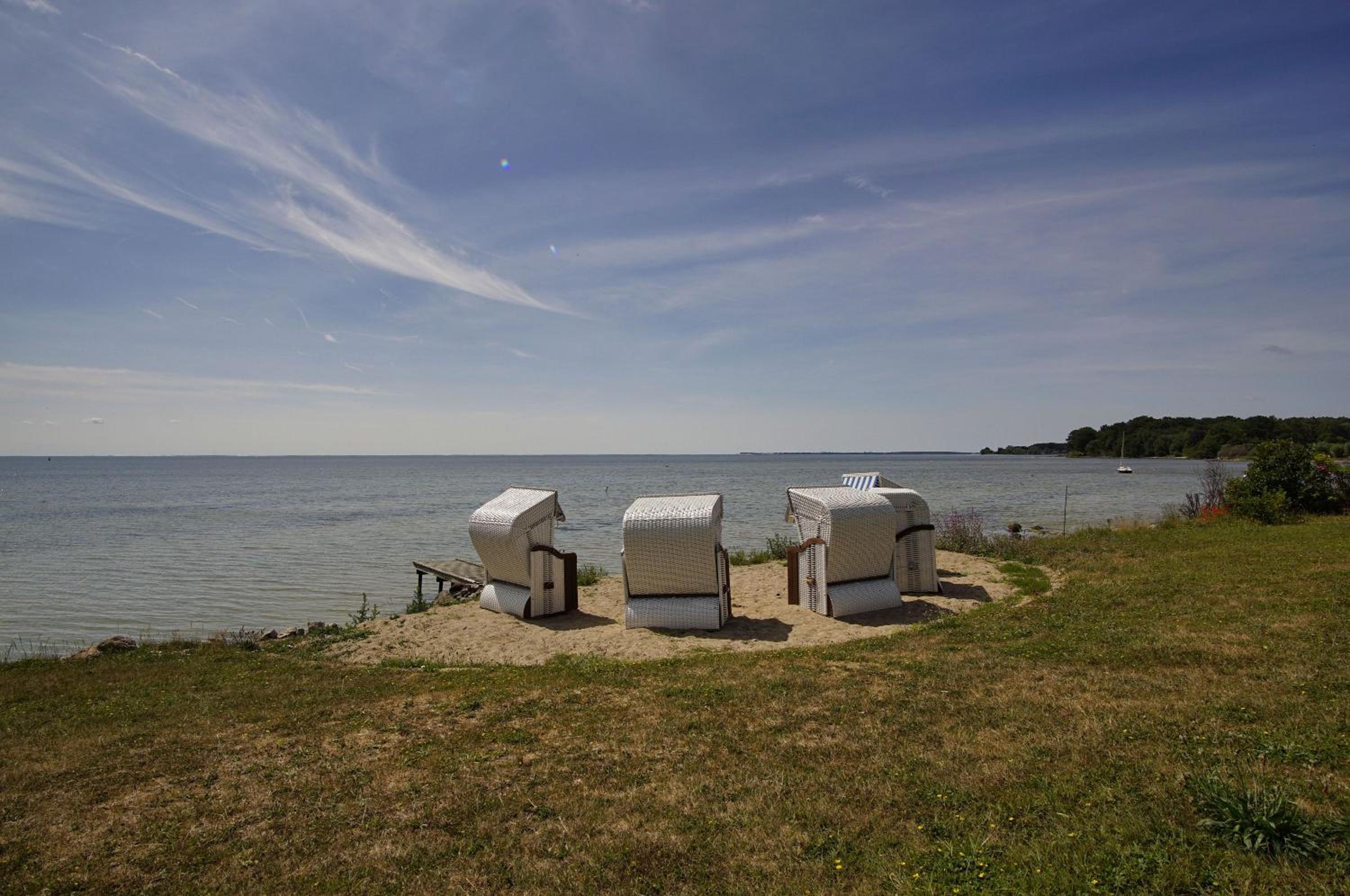 strandnahe Idylle am Meer, private Badestelle, Strandkorb - Gutshof Ostseeblick