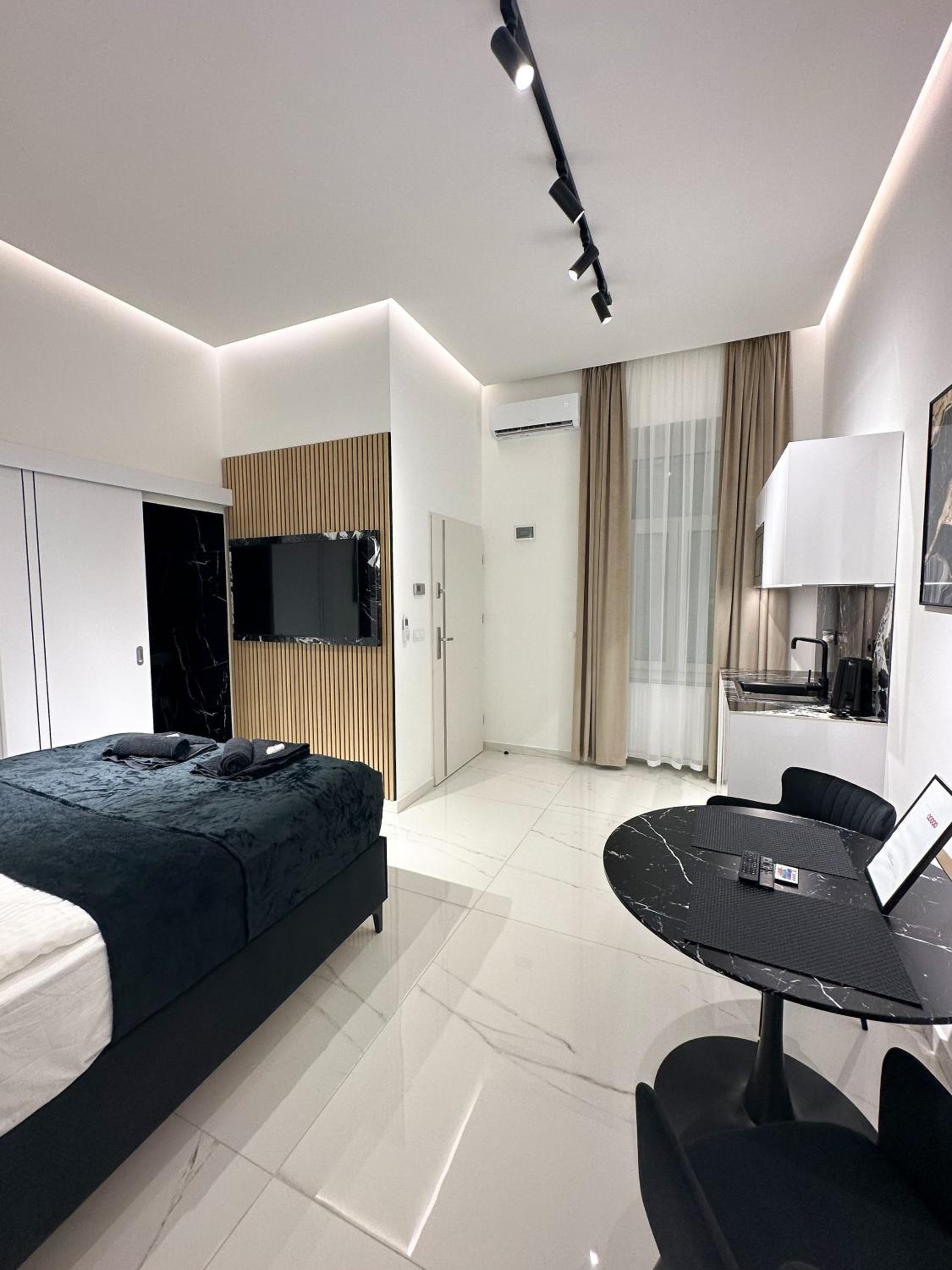 V21 Luxury Apartments view 3