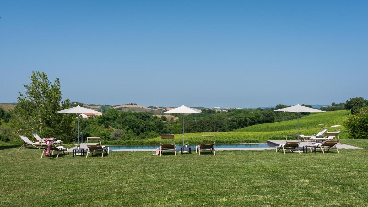 LA CASA NEI VIGNETI 10, Emma Villas view 2