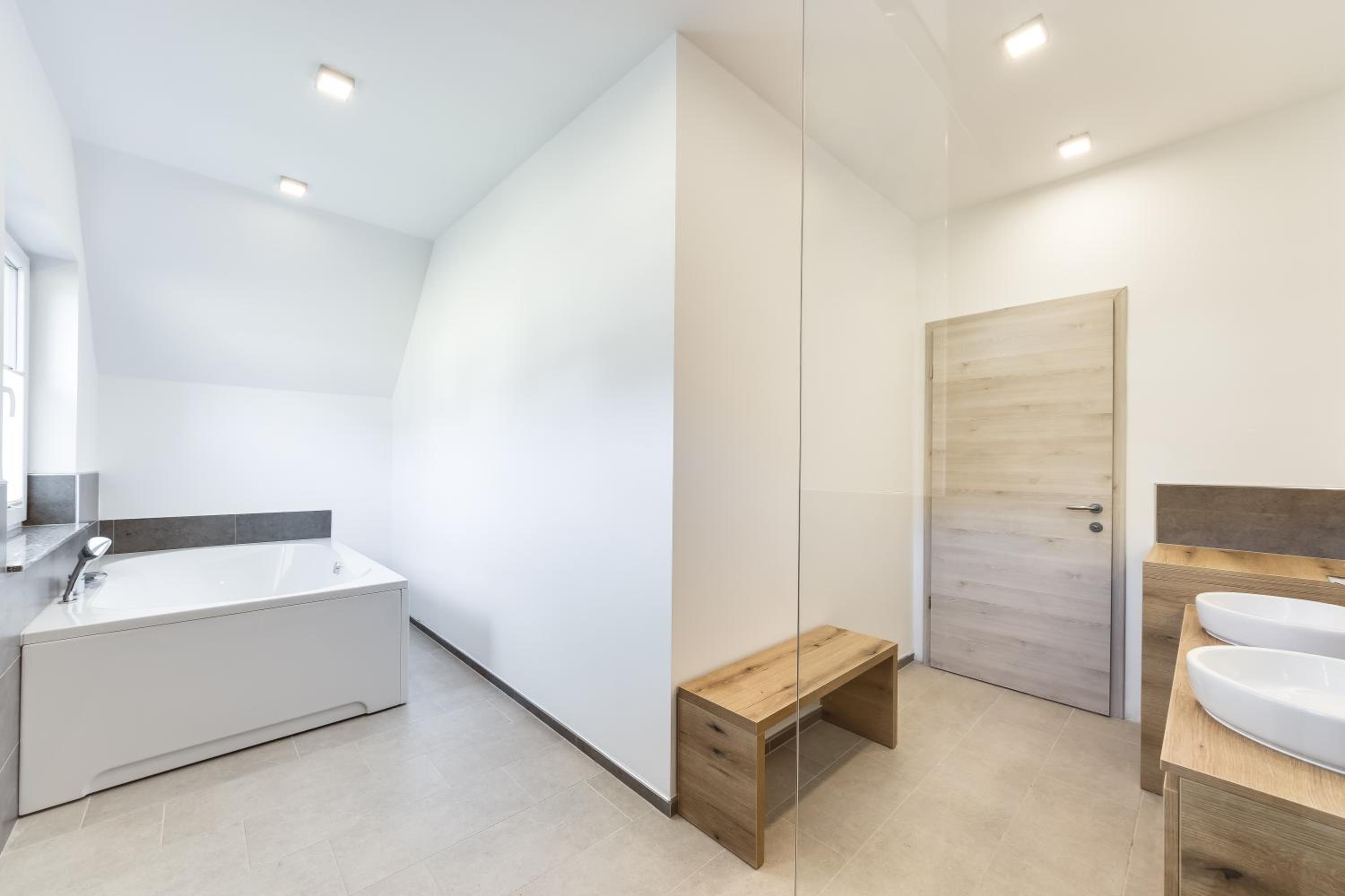 Chic Apartments with Finnish Sauna and Jacuzzi view 5