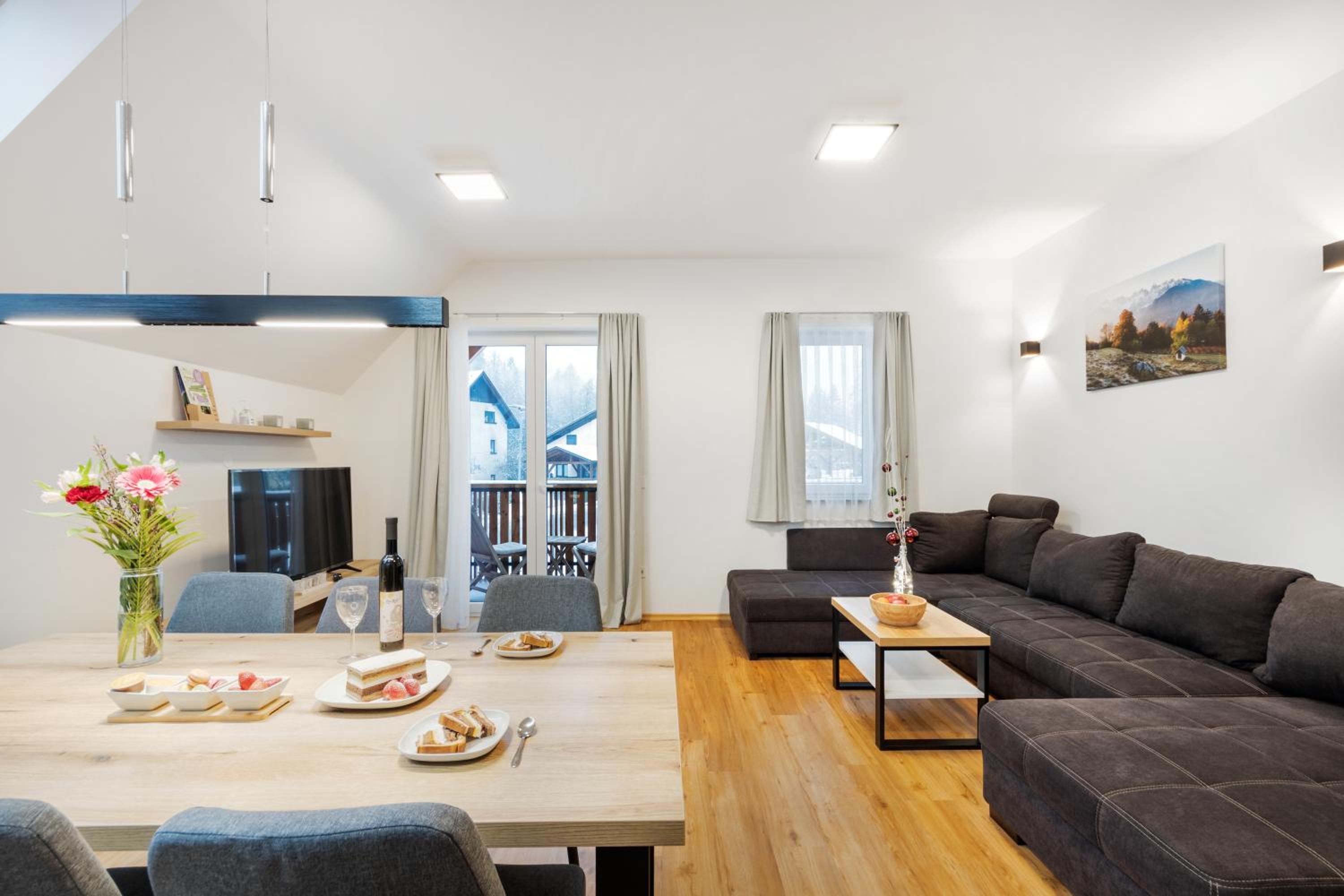 Chic Apartments with Finnish Sauna and Jacuzzi view 2