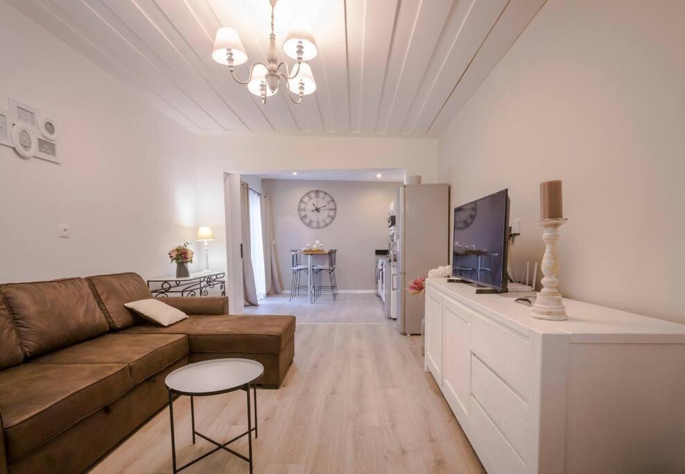Le Grand Badamier Blanc grande villa familiale 5 étoiles piscine chauffée 17 personnes view 2