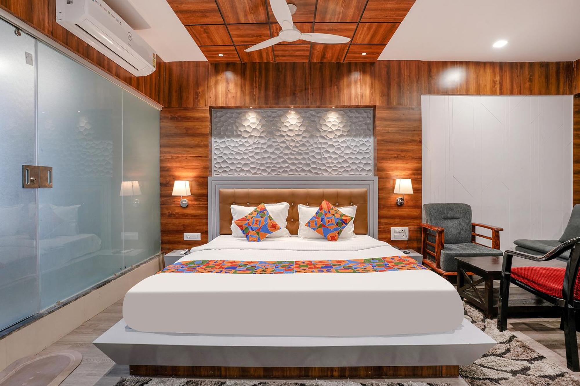 FabHotel The Valentine - Udhna Road view 3