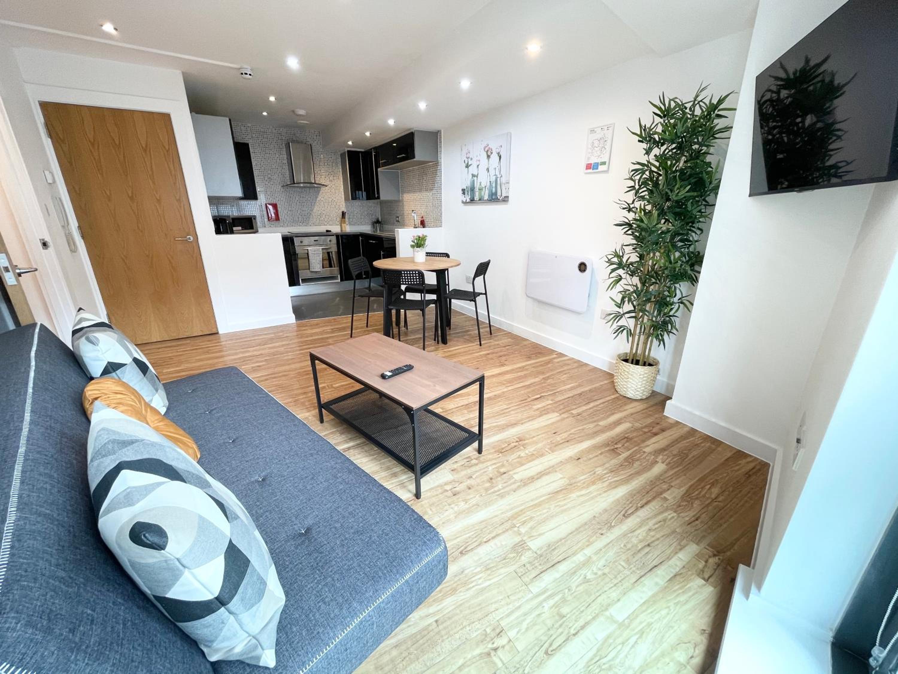 The Works-Fresh 2bed in centre, opposite Arndale. view 4