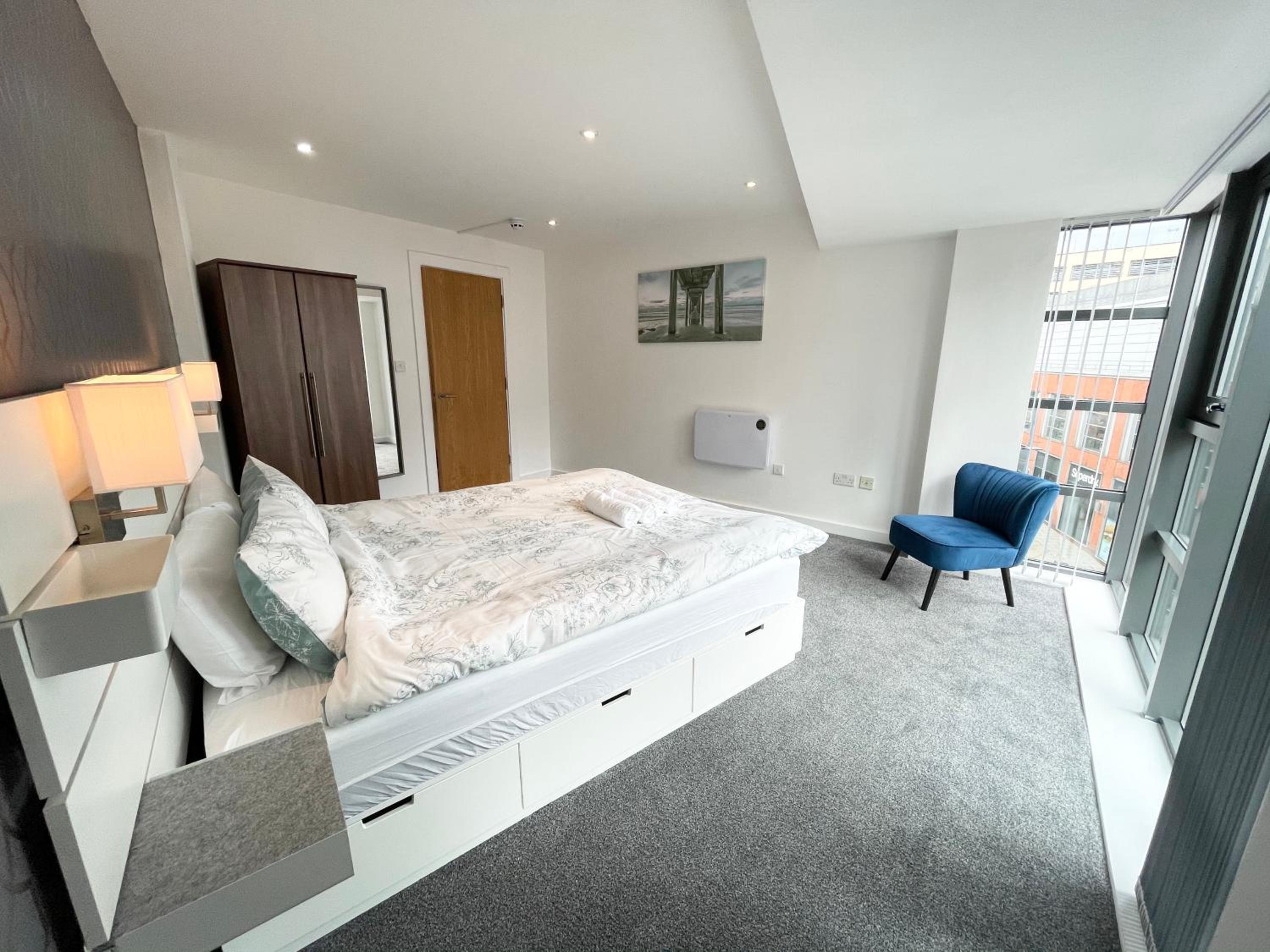 The Works-Fresh 2bed in centre, opposite Arndale. view 3