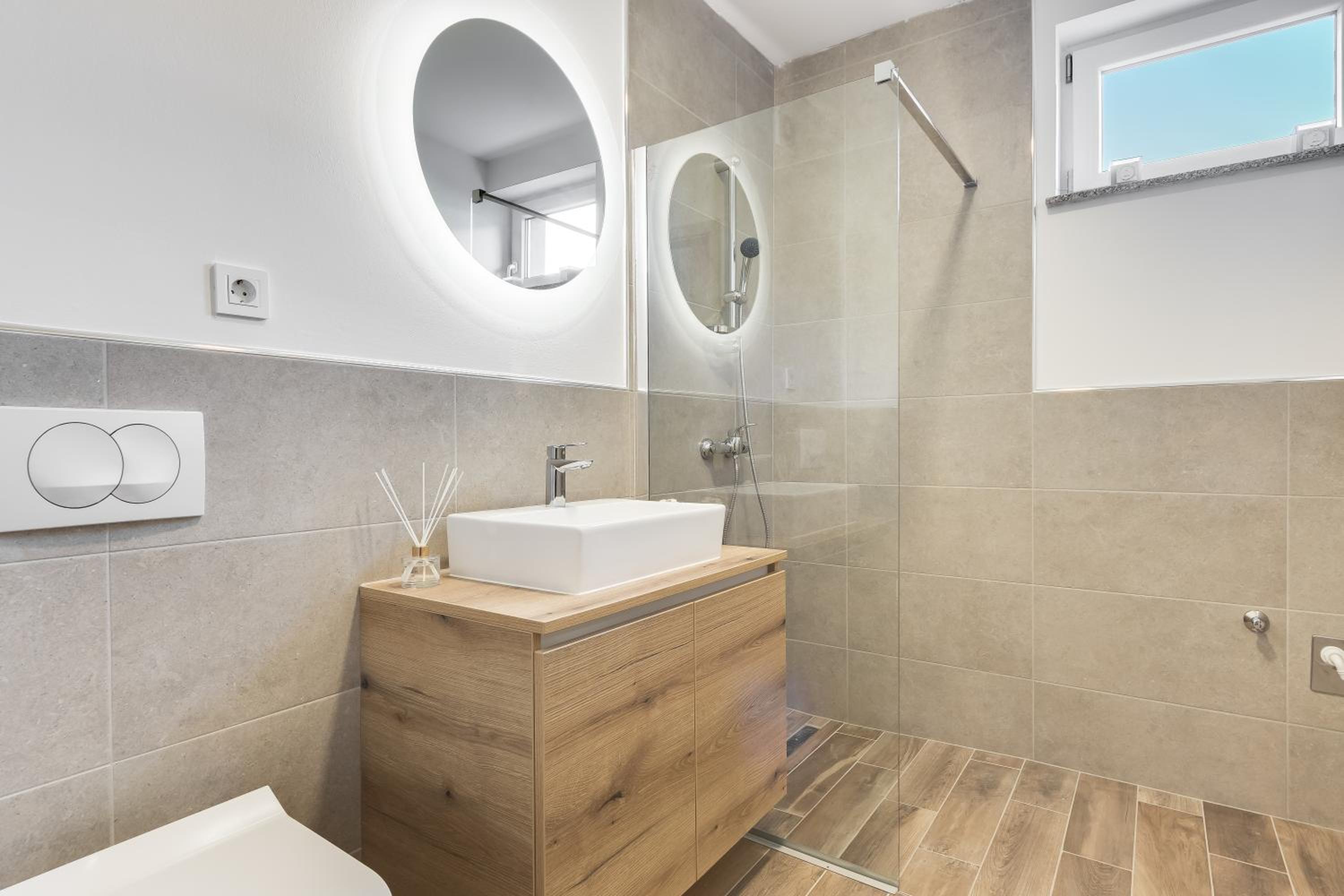 Chic Apartments with Finnish Sauna and Jacuzzi view 3