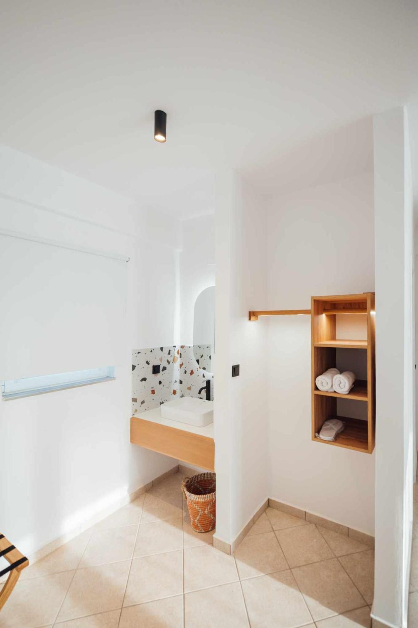 Thirsty Dog Urban Port Studios photo 4