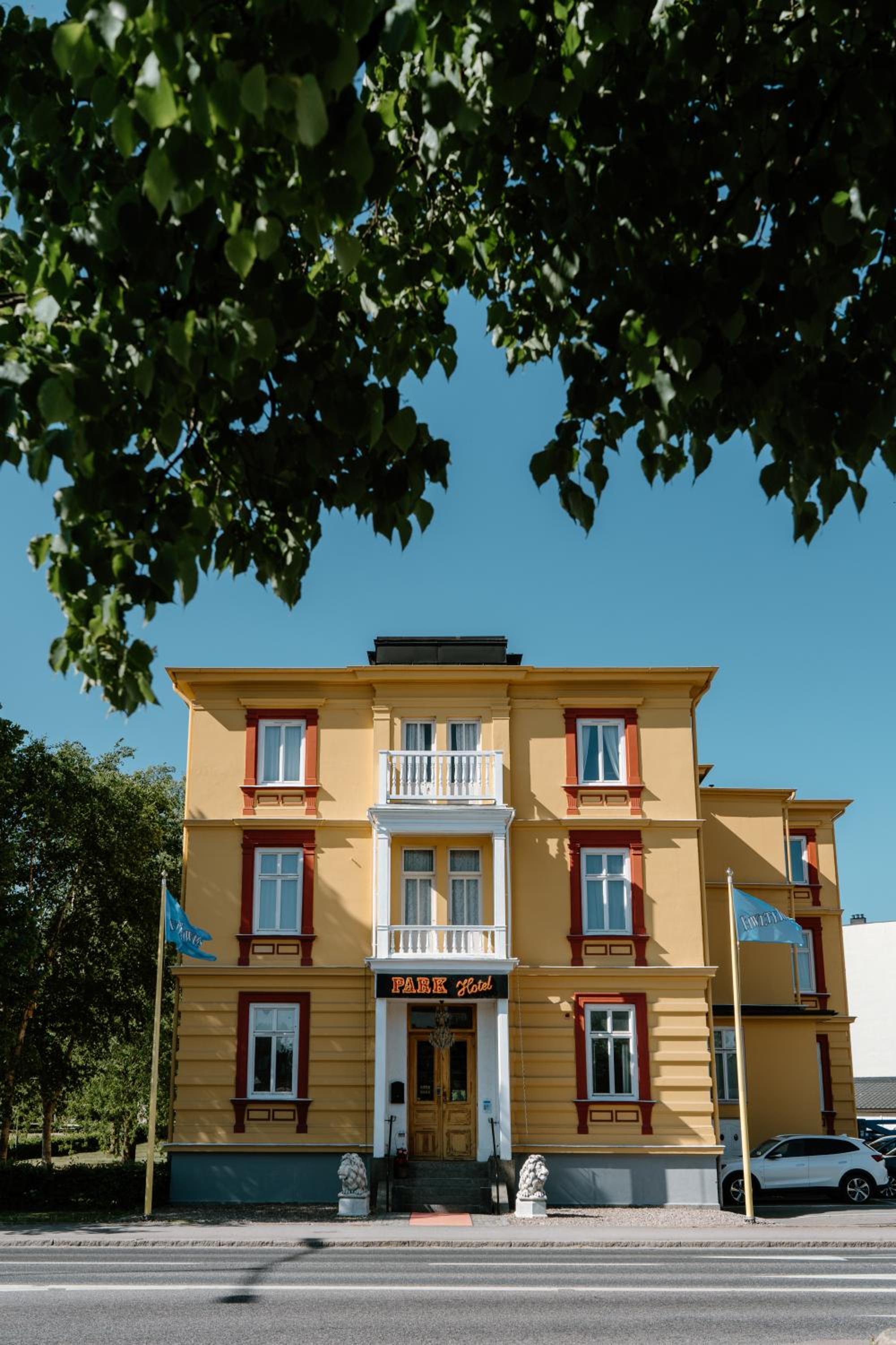 Hotel Park Hotel Linköping Fawlty Towers - Image 1