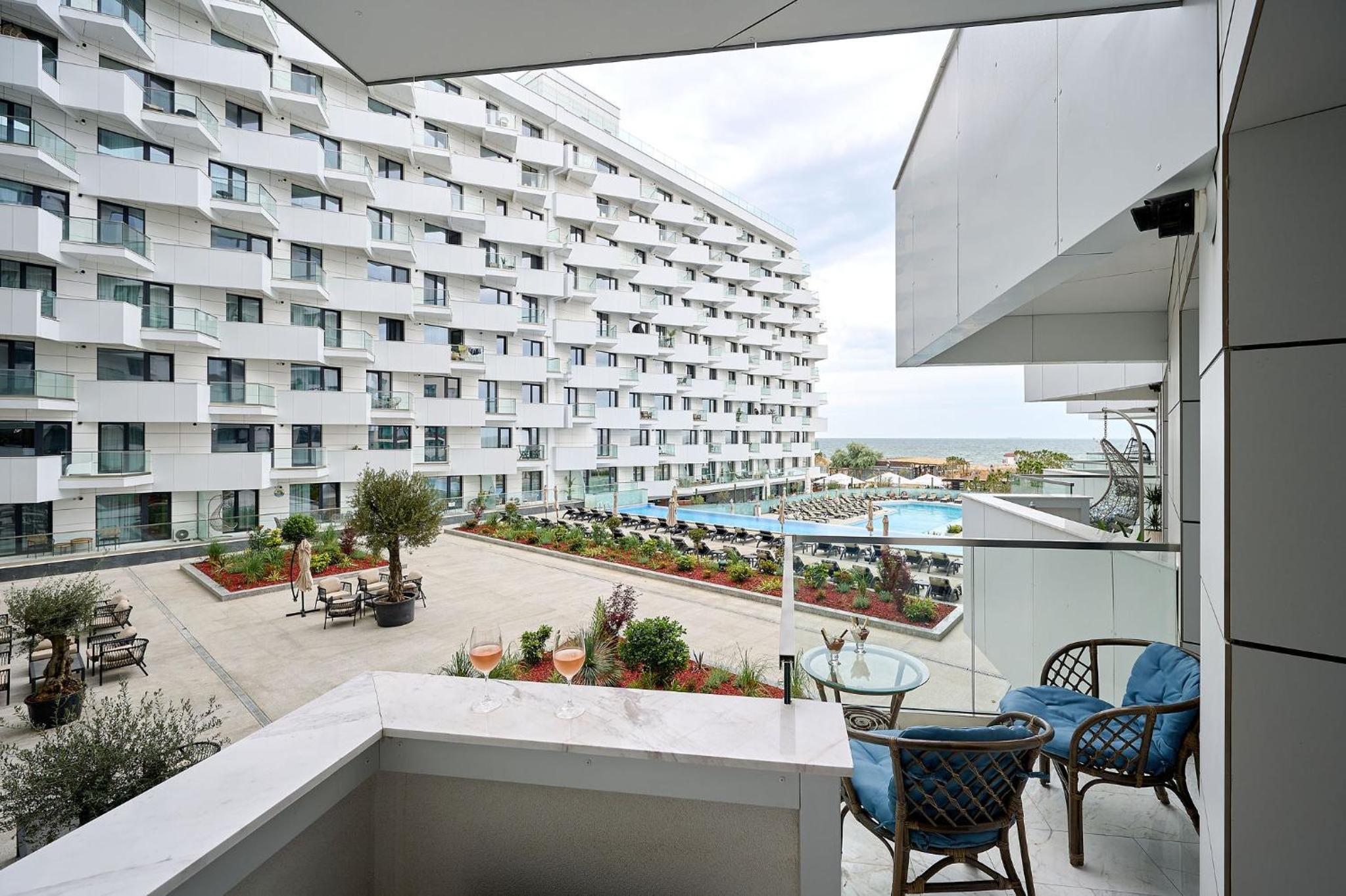 Star Apartment in Infinity Beach Resort - parking view 3